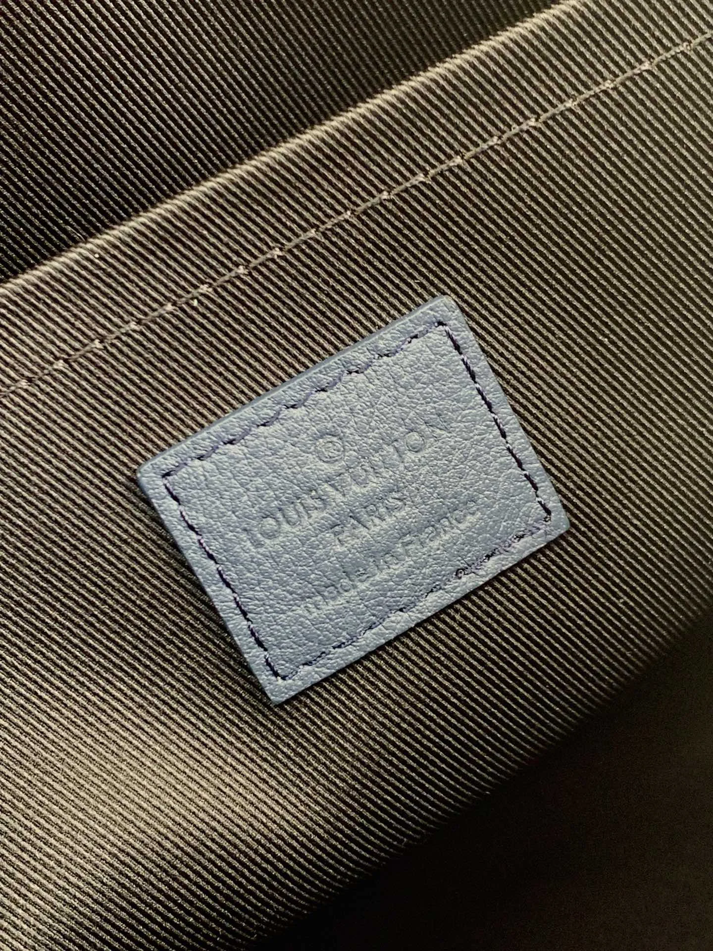 WeatherProof Louis Vuitton Clutch Bags 56338