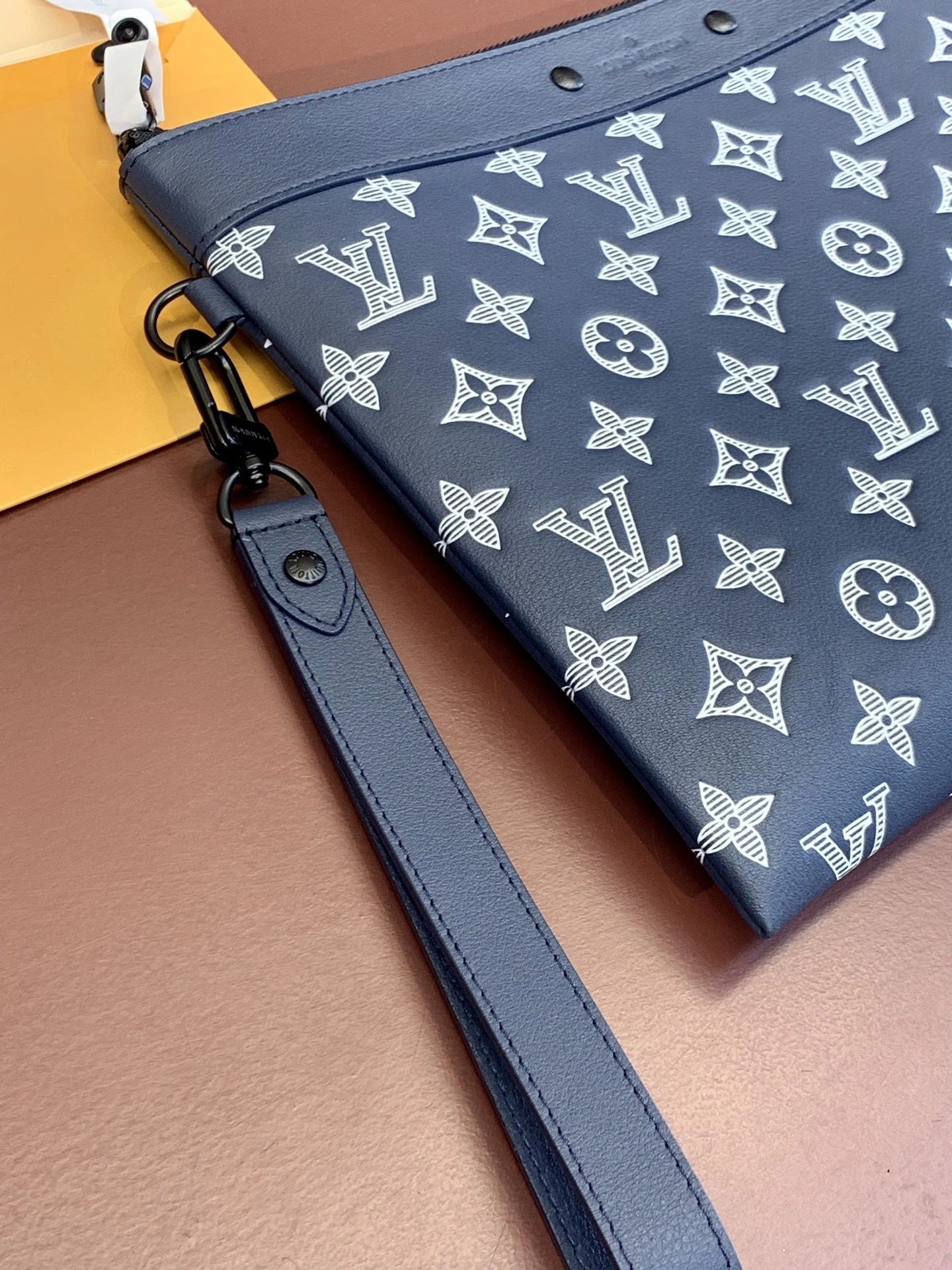 WeatherProof Louis Vuitton Clutch Bags 56338