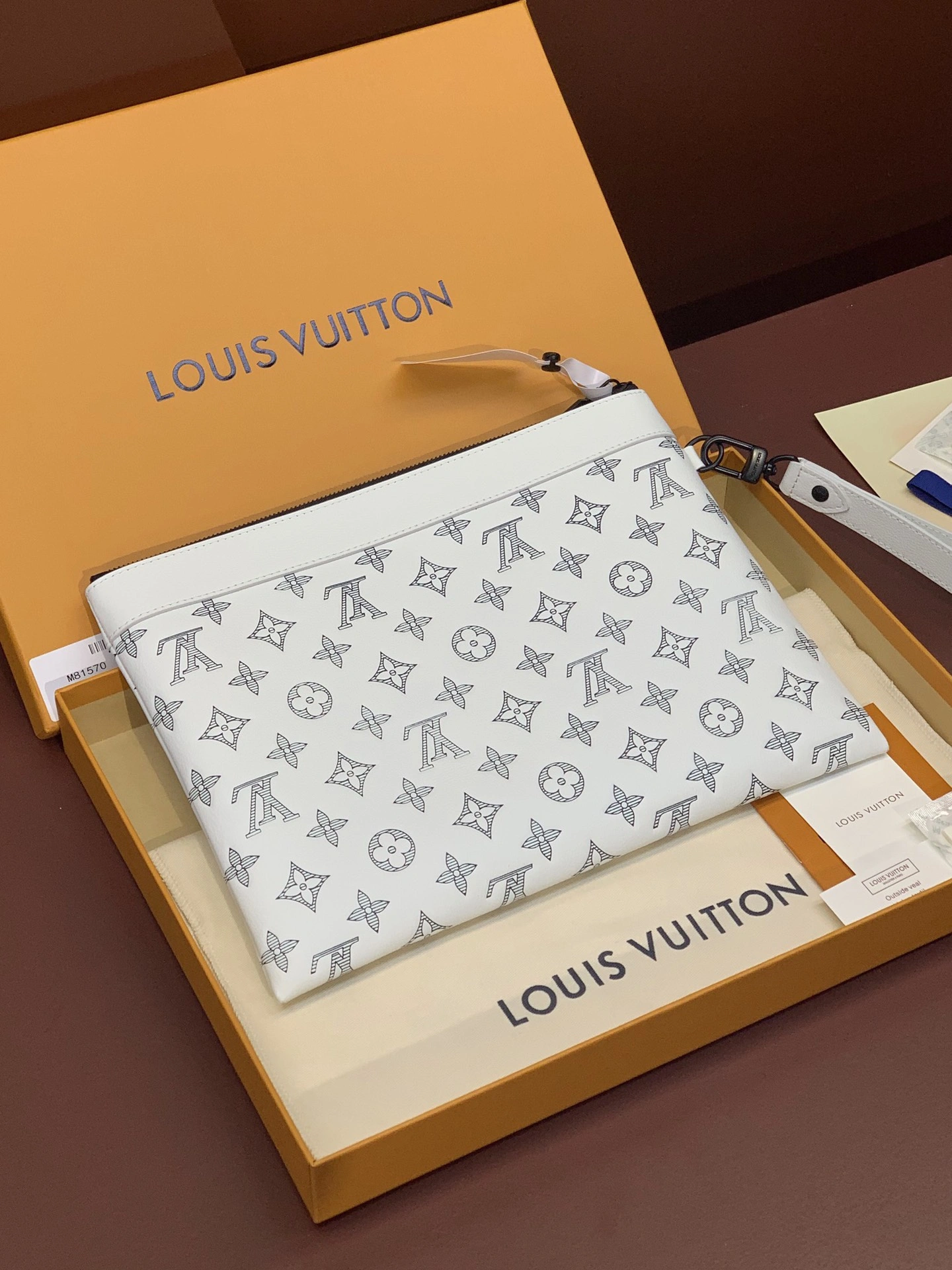 SmoothTexture Louis Vuitton Clutch Bags 56346