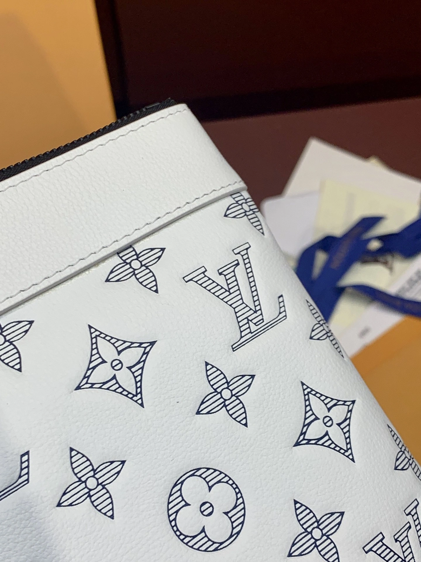 SmoothTexture Louis Vuitton Clutch Bags 56346