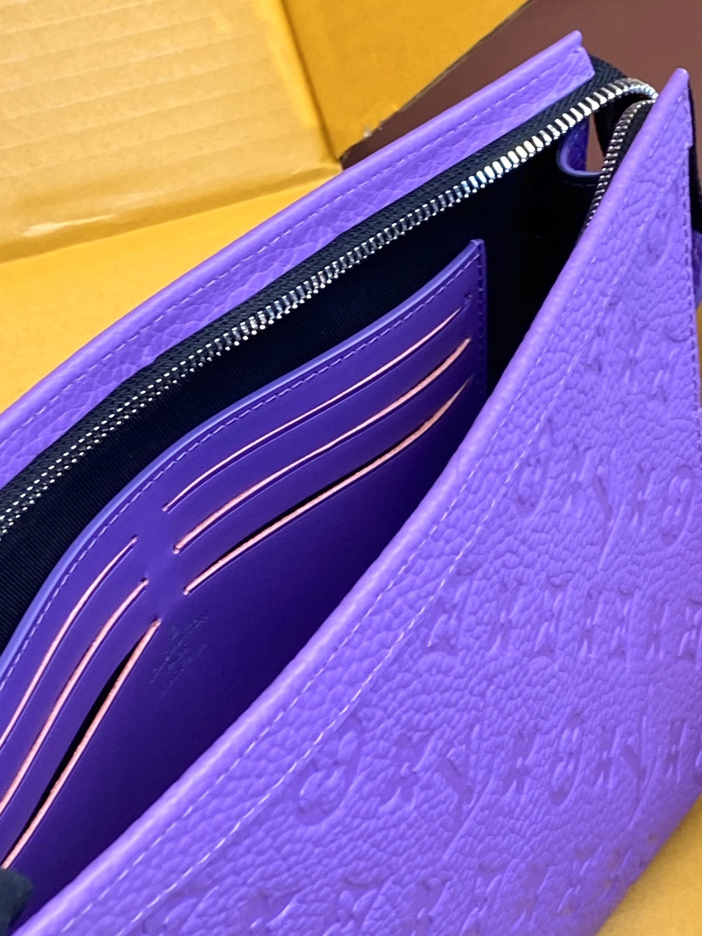 Breathable Louis Vuitton Clutch Bags 56342