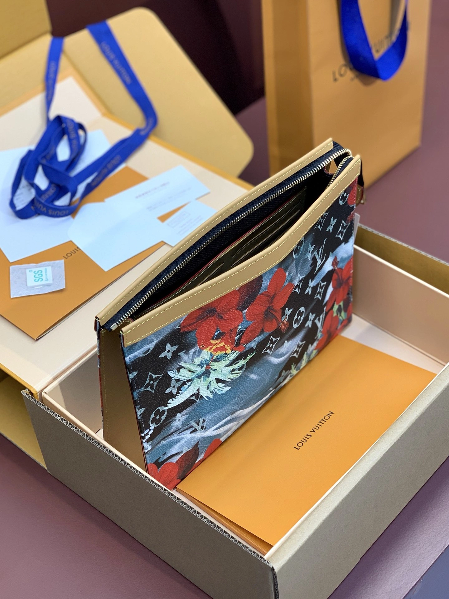 Louis Vuitton Clutch Bags Bold 56330