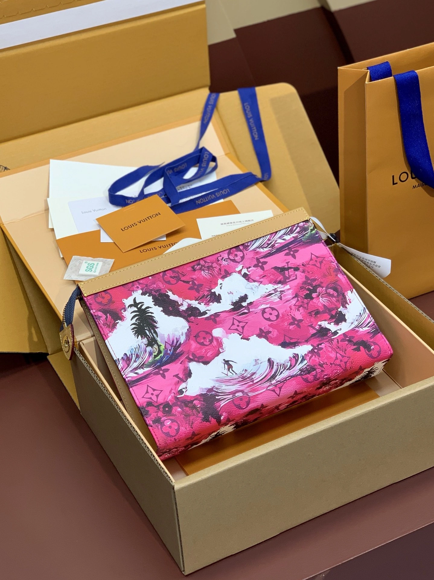 Contemporary Louis Vuitton Clutch Bags 56329