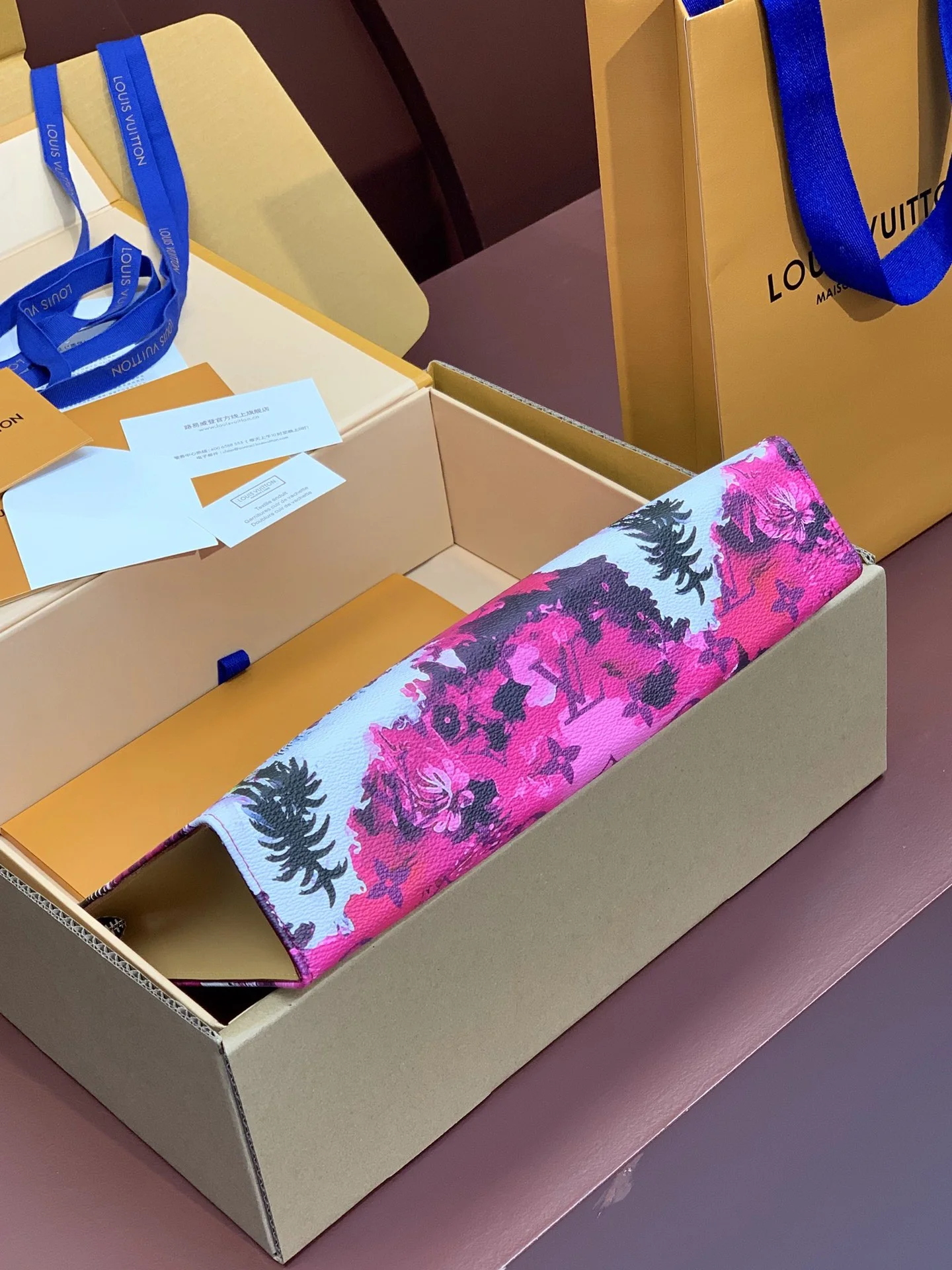 Contemporary Louis Vuitton Clutch Bags 56329