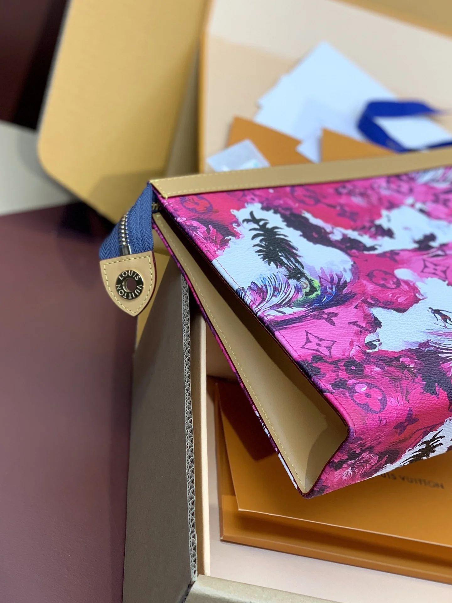 Contemporary Louis Vuitton Clutch Bags 56329