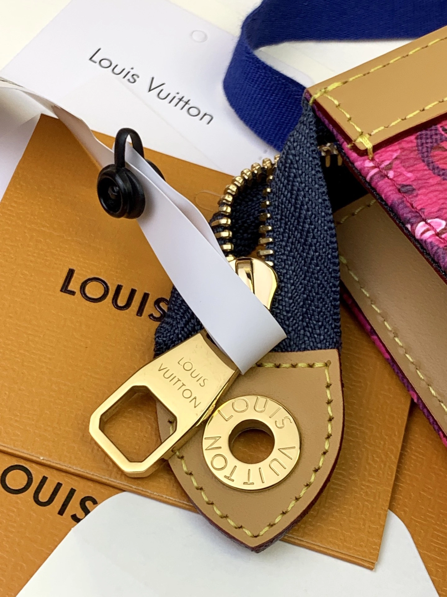 Contemporary Louis Vuitton Clutch Bags 56329