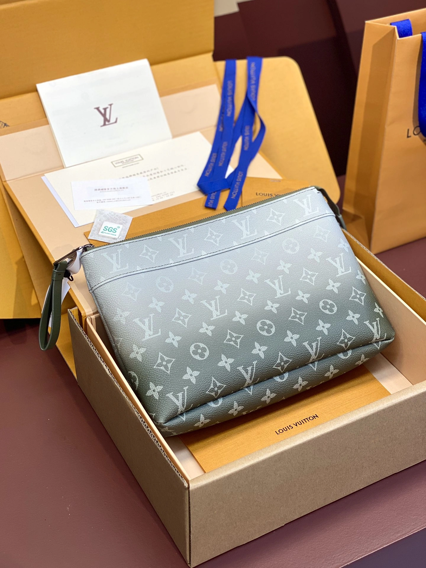 Resilient Louis Vuitton Clutch Bags 56314
