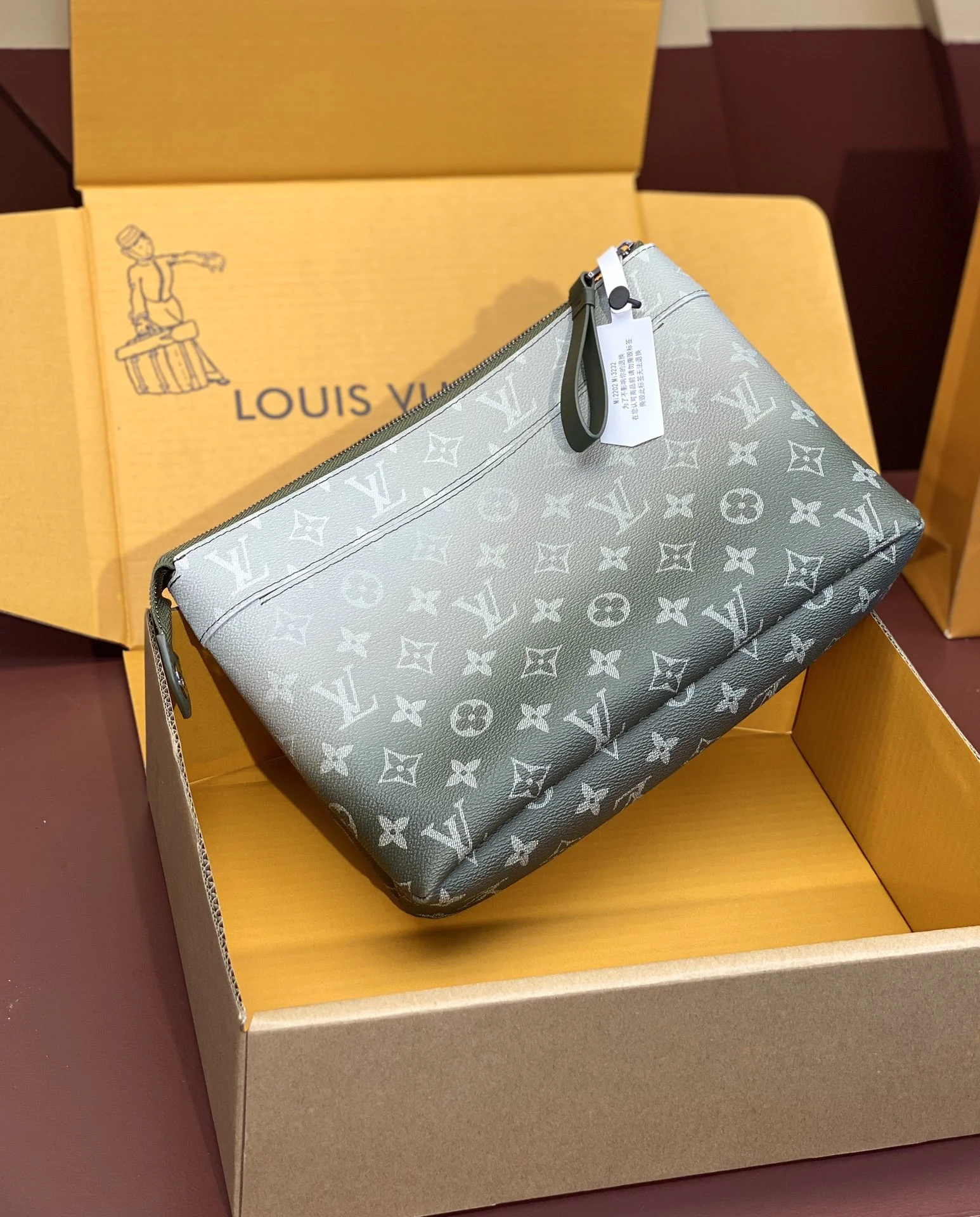 Resilient Louis Vuitton Clutch Bags 56314