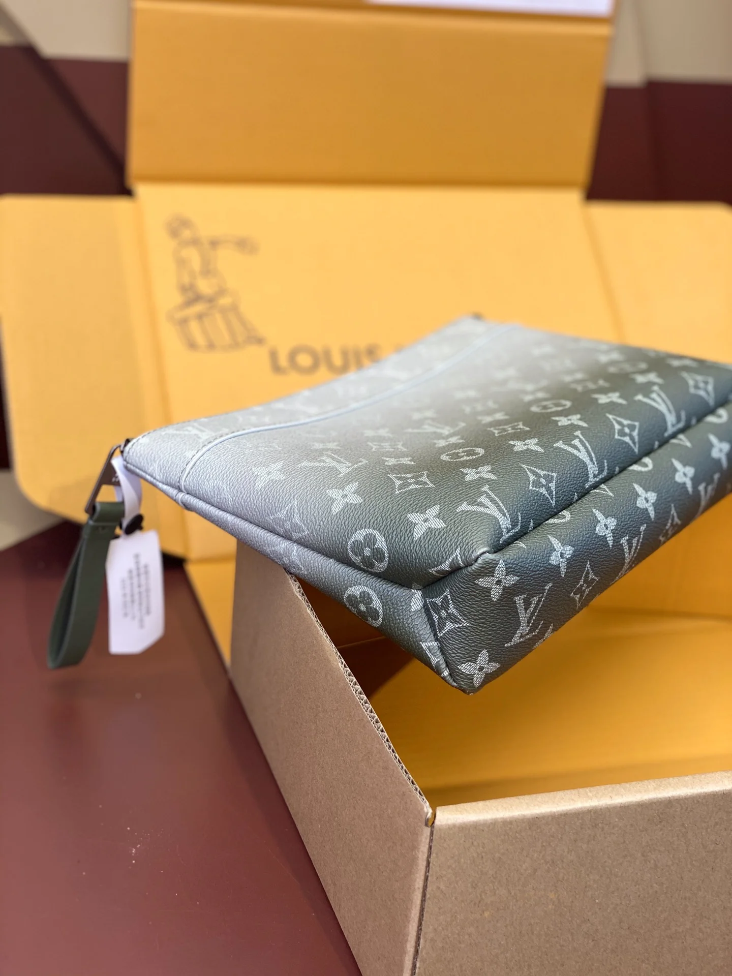 Resilient Louis Vuitton Clutch Bags 56314