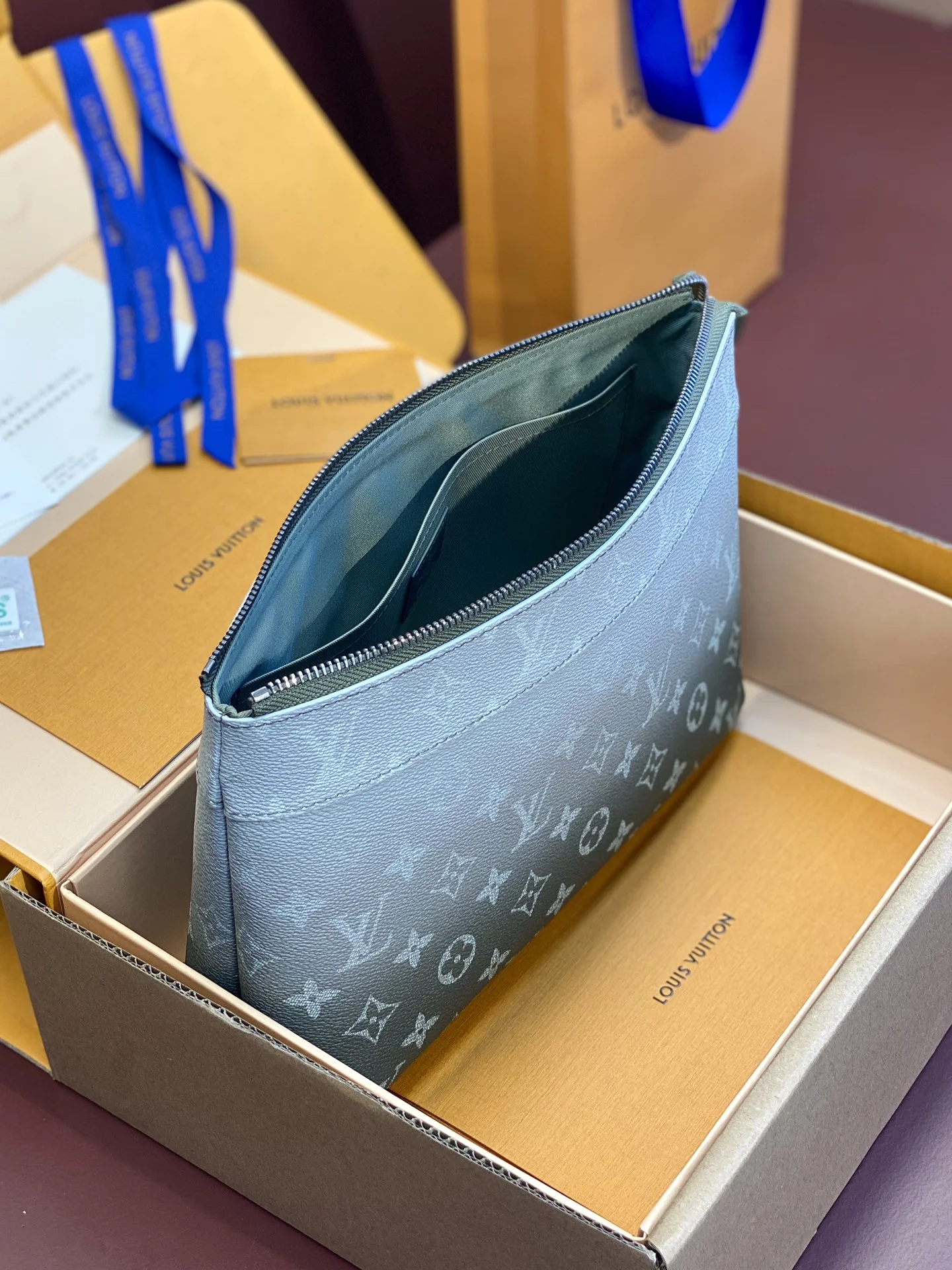 Resilient Louis Vuitton Clutch Bags 56314