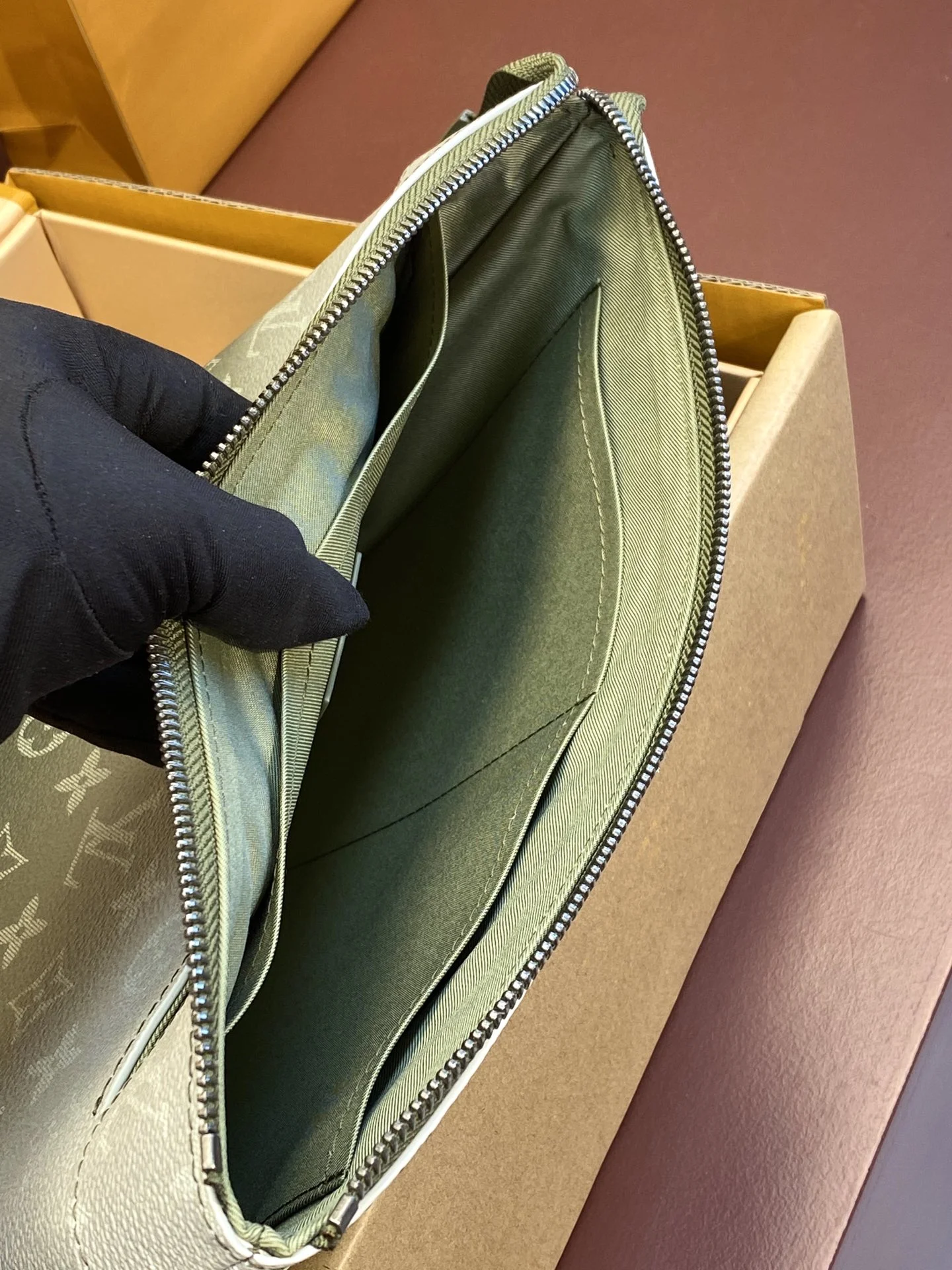 Resilient Louis Vuitton Clutch Bags 56314