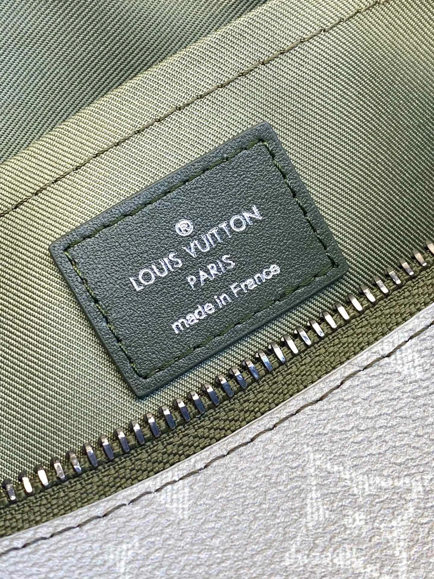 Resilient Louis Vuitton Clutch Bags 56314