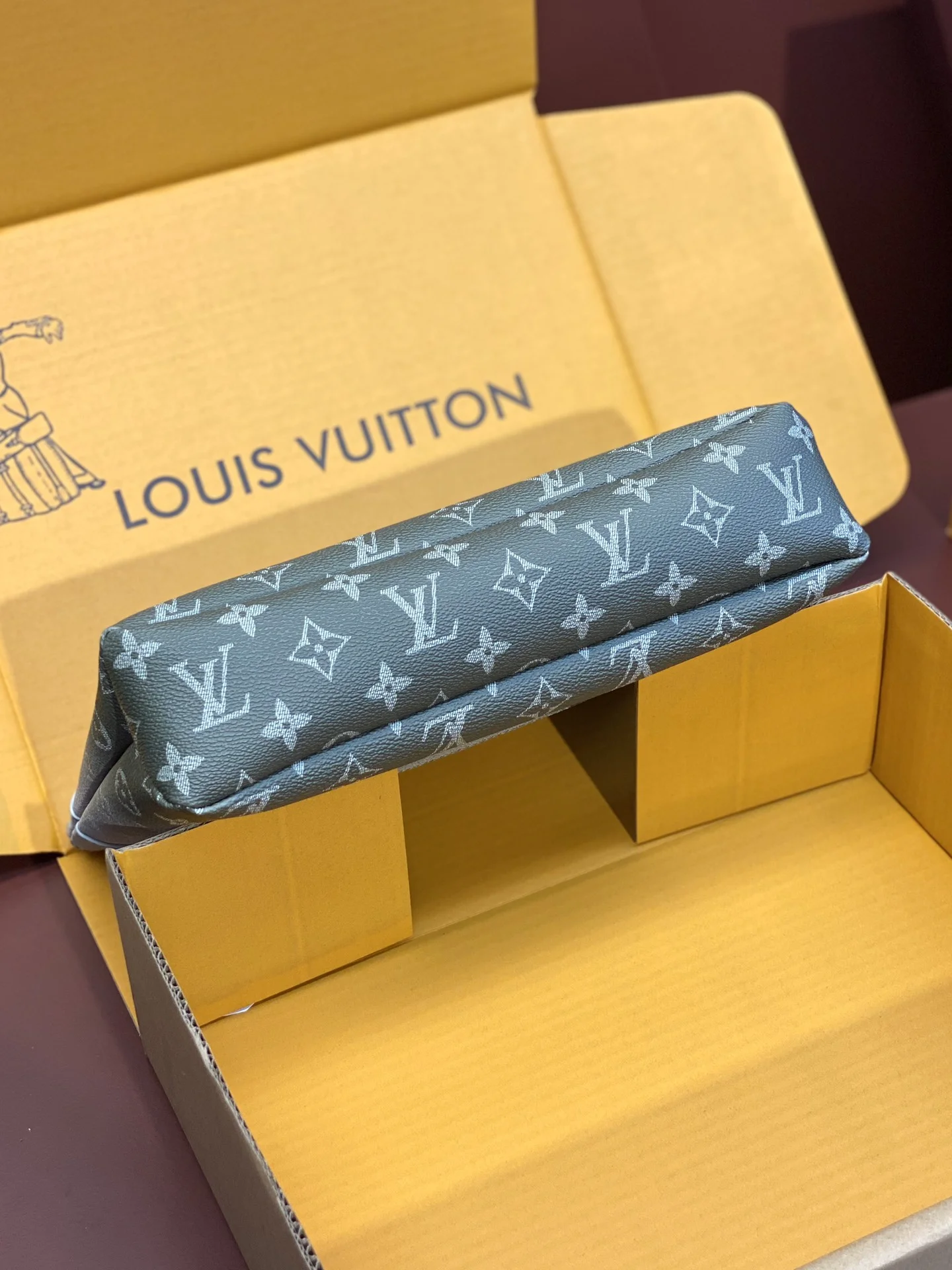 Resilient Louis Vuitton Clutch Bags 56314