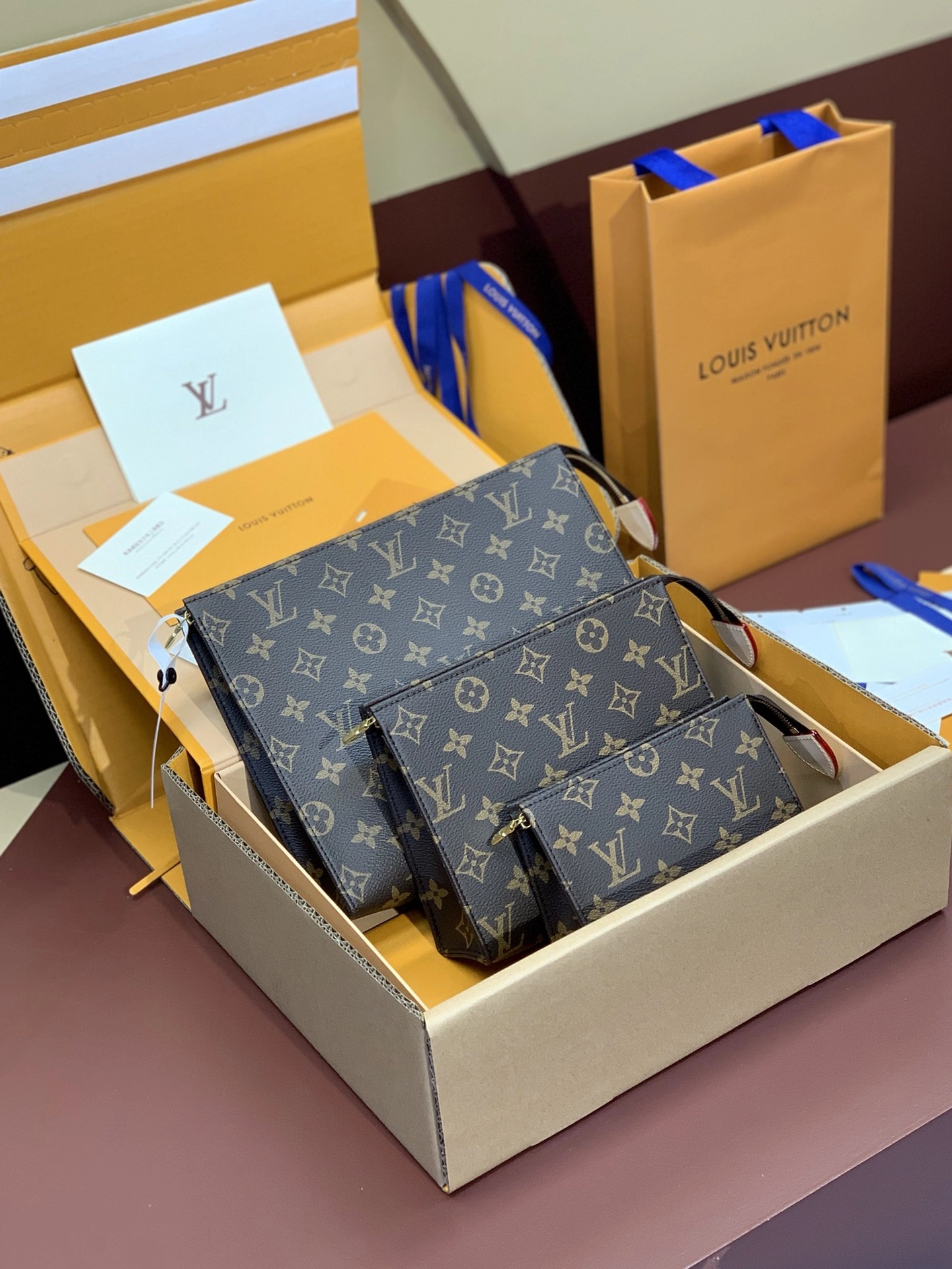 Louis Vuitton Clutch Bags Effortless 56396