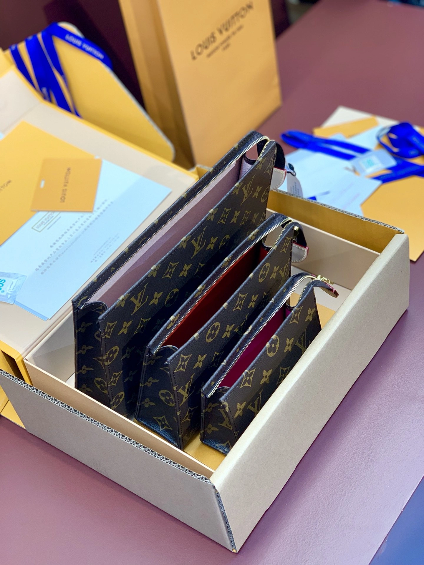 Louis Vuitton Clutch Bags Effortless 56396