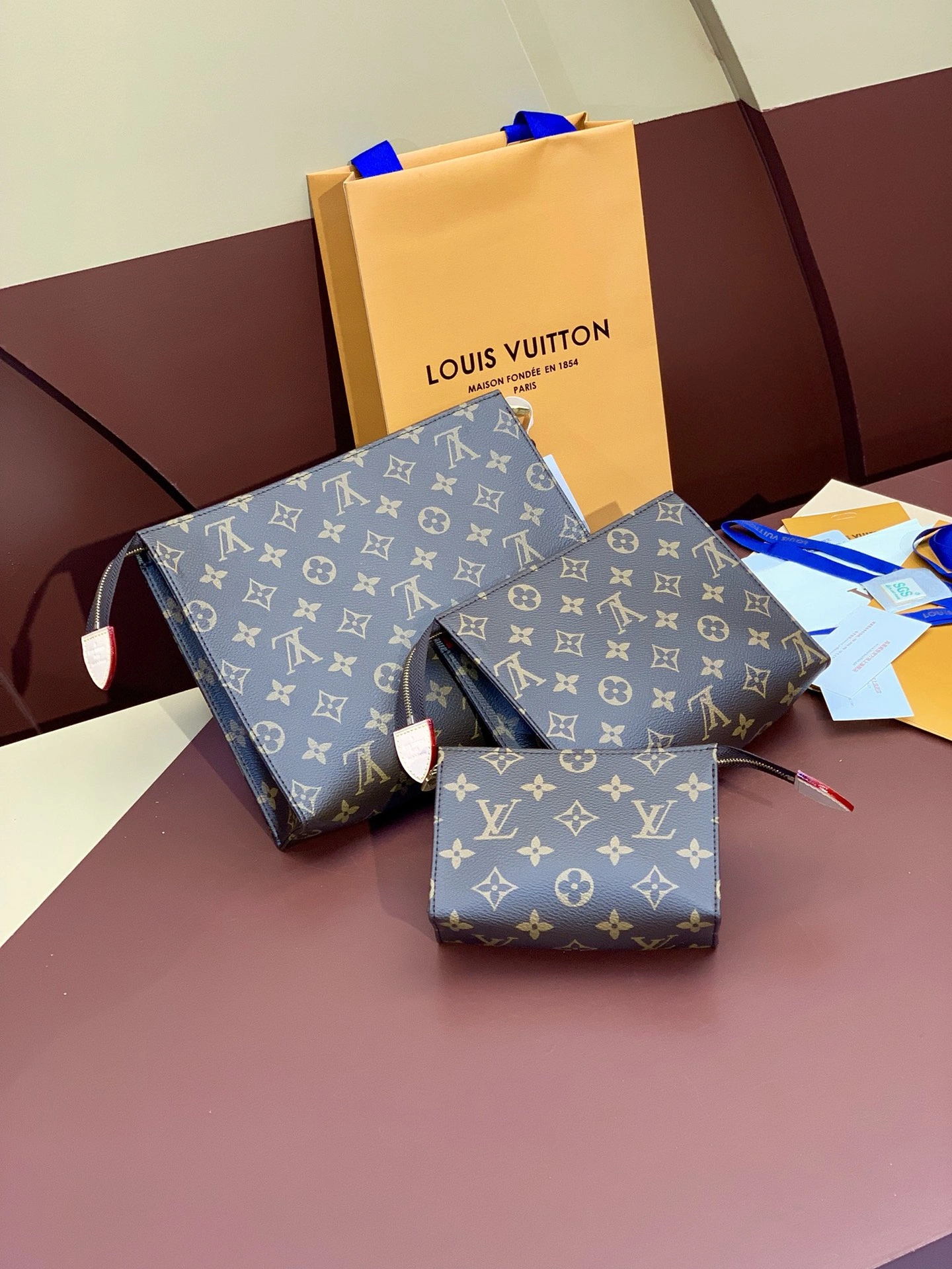 Louis Vuitton Clutch Bags Effortless 56396