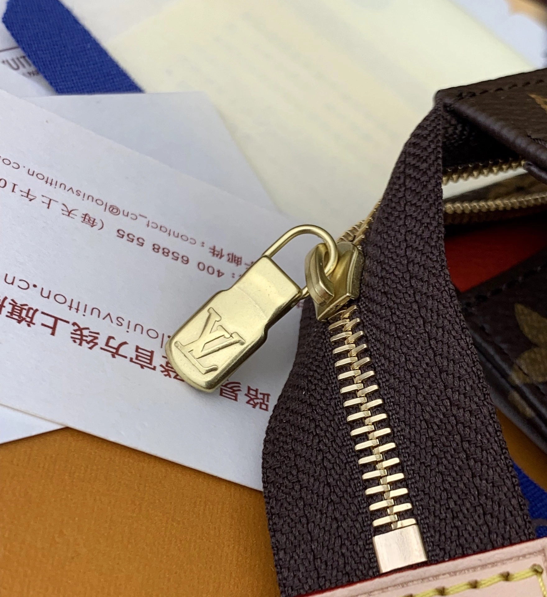 Louis Vuitton Clutch Bags Effortless 56396