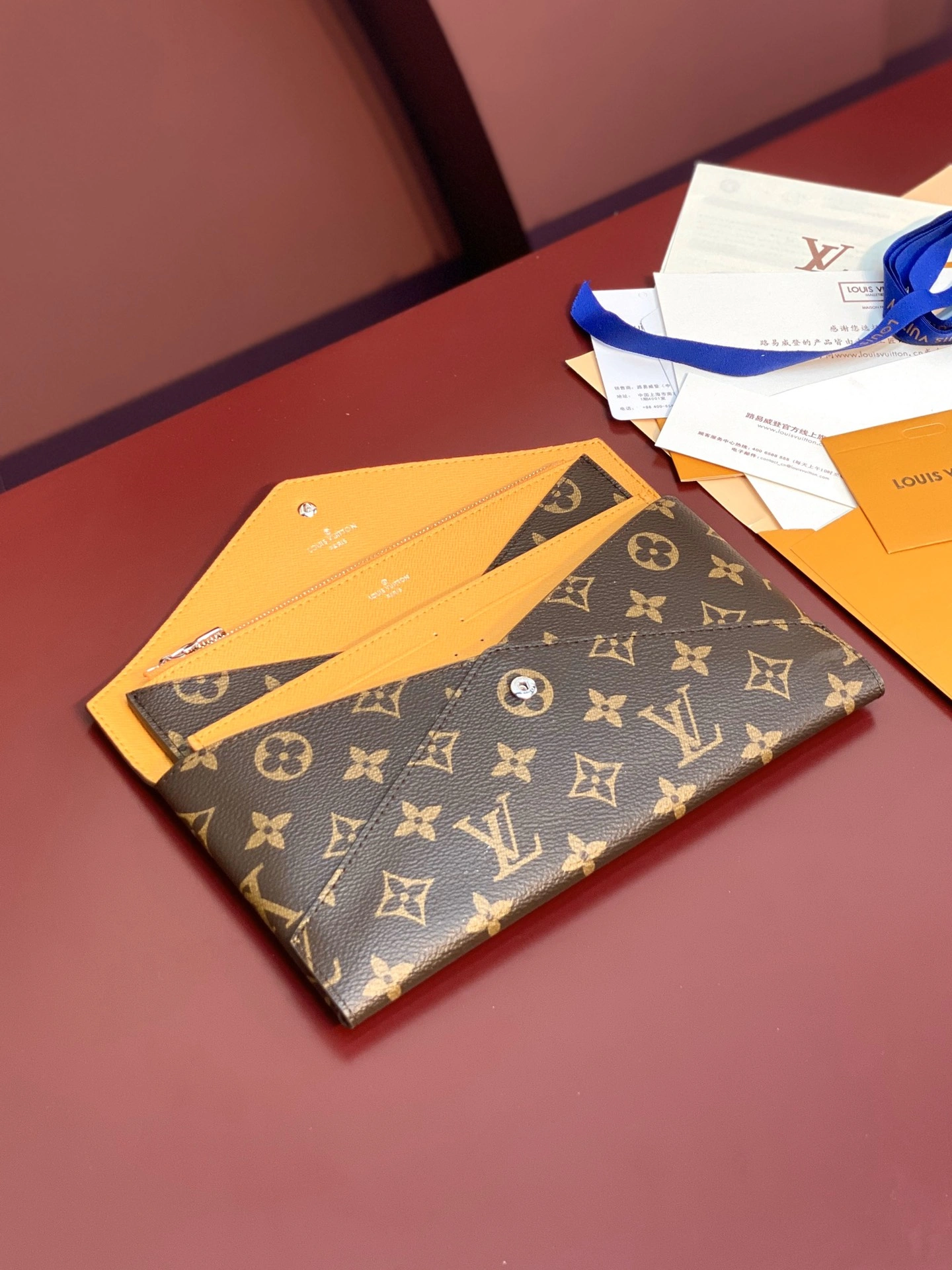 Minimalist Louis Vuitton Clutch Bags 56315