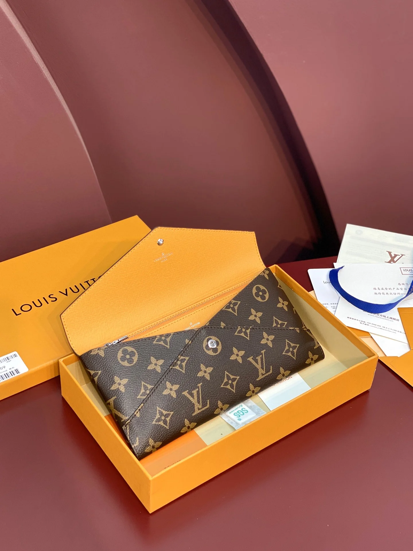 Minimalist Louis Vuitton Clutch Bags 56315