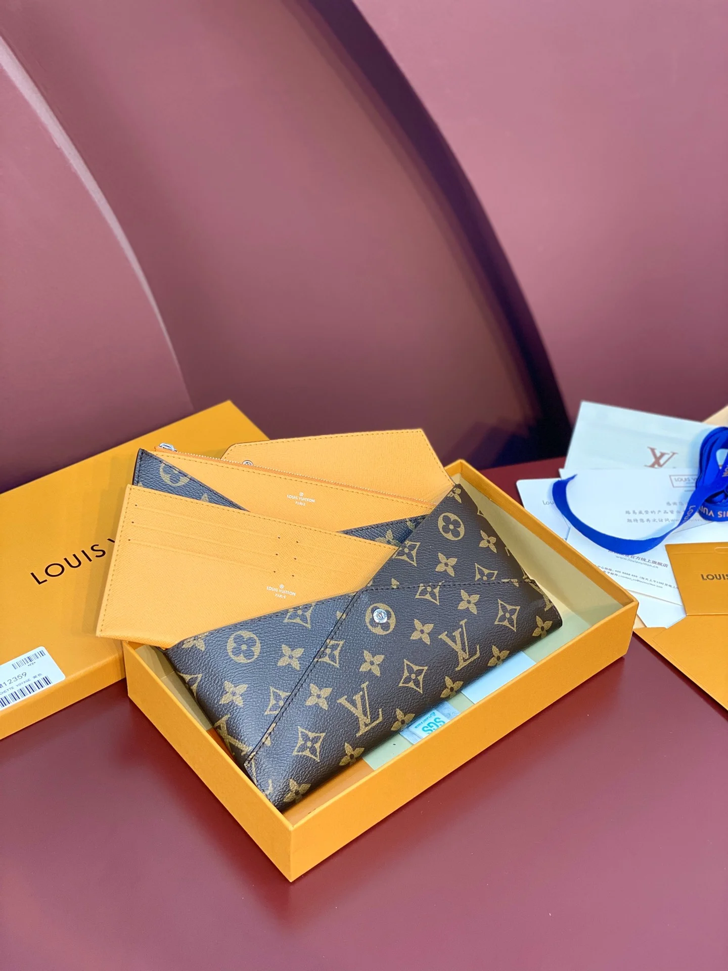 Minimalist Louis Vuitton Clutch Bags 56315