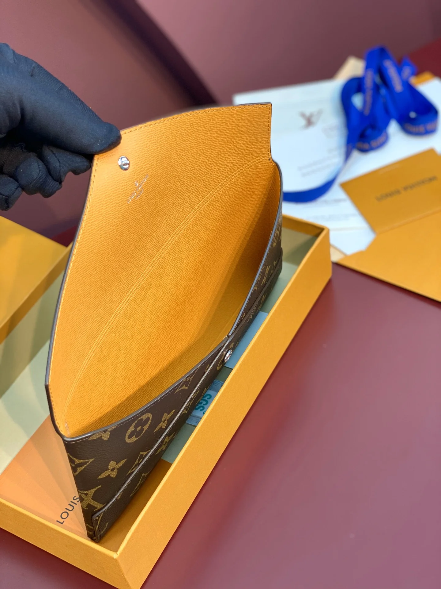 Minimalist Louis Vuitton Clutch Bags 56315