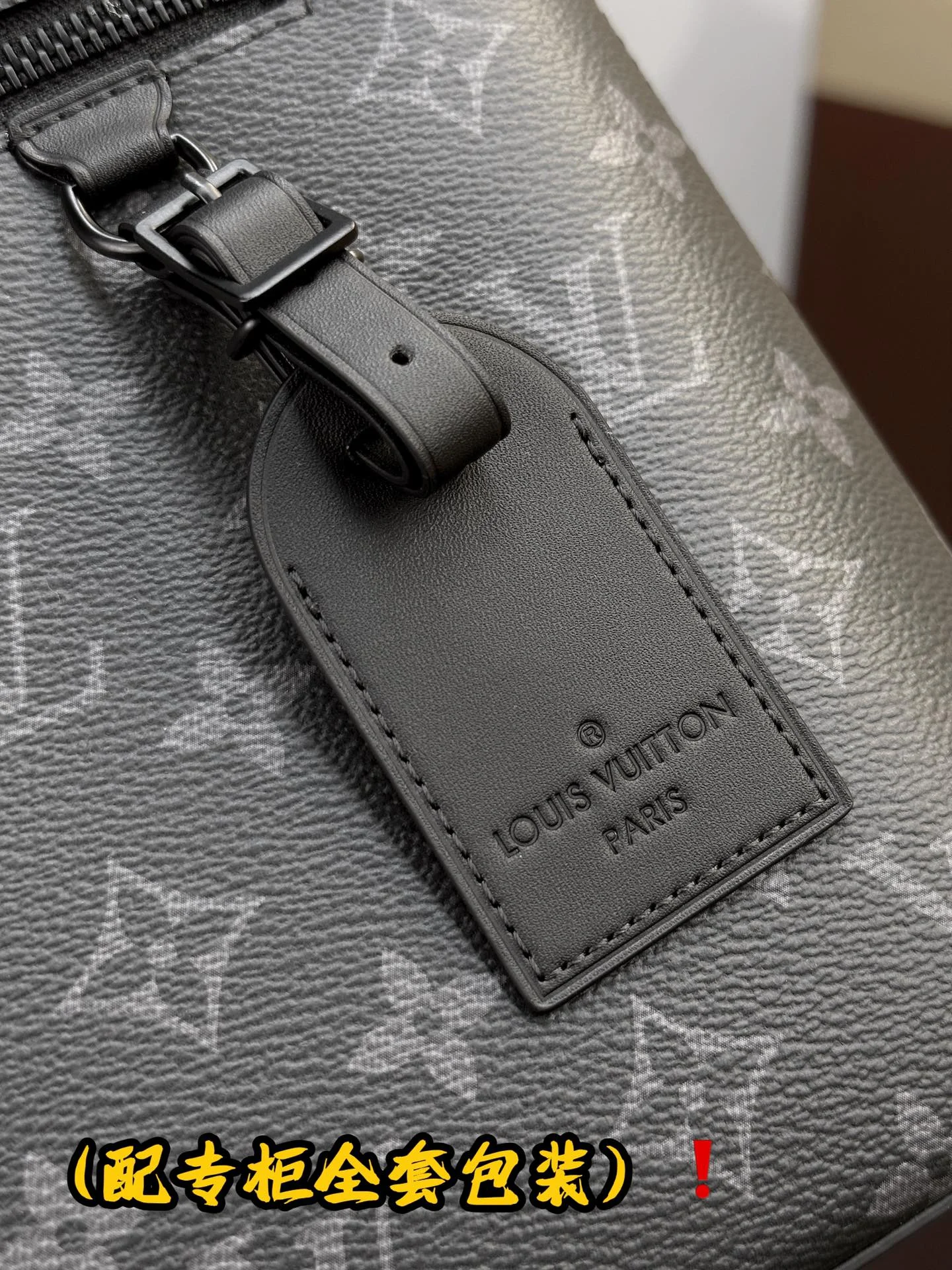 ZipUp Louis Vuitton Clutch Bags 56309