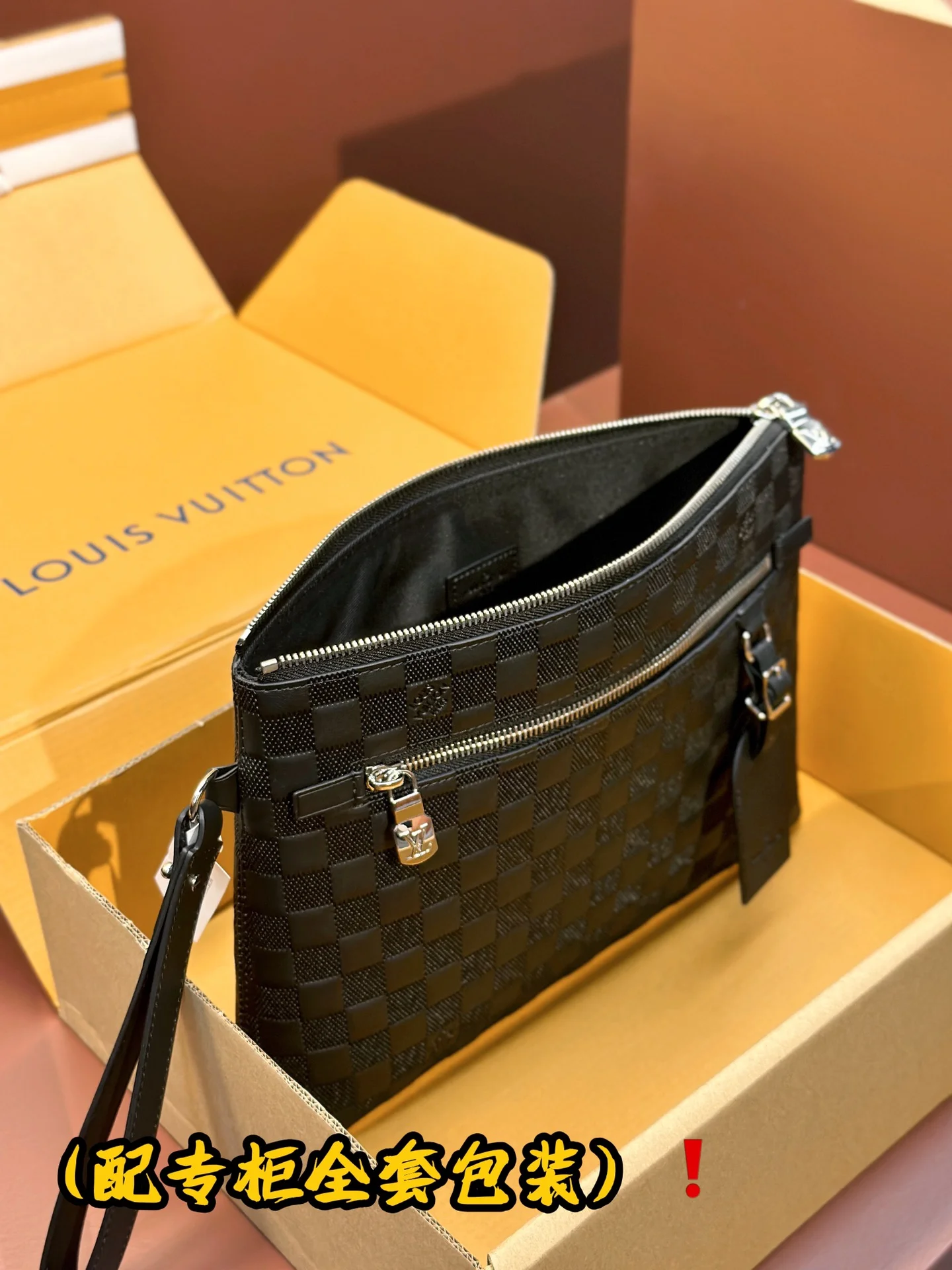 EyeCatching Louis Vuitton Clutch Bags 56310