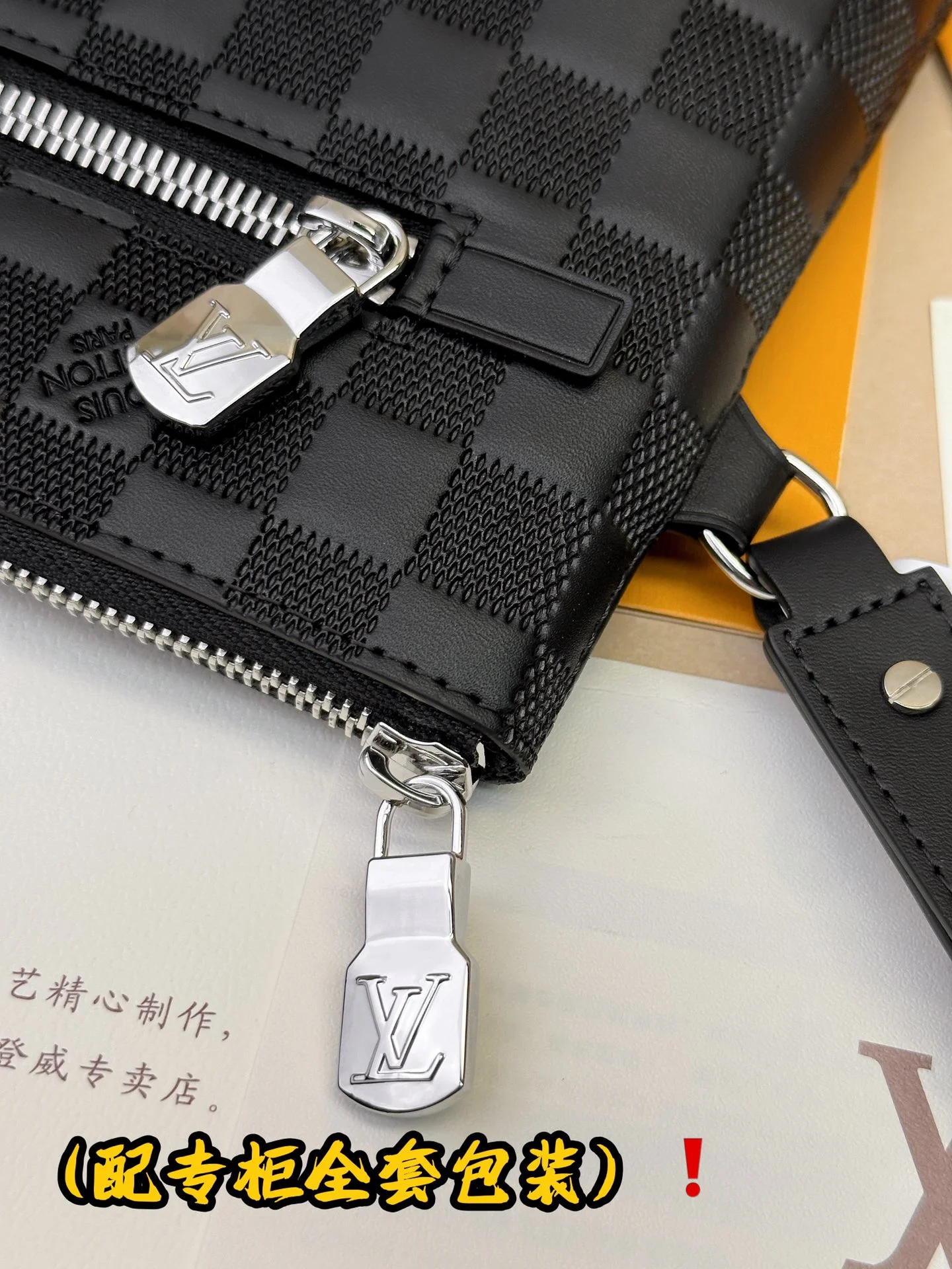 EyeCatching Louis Vuitton Clutch Bags 56310