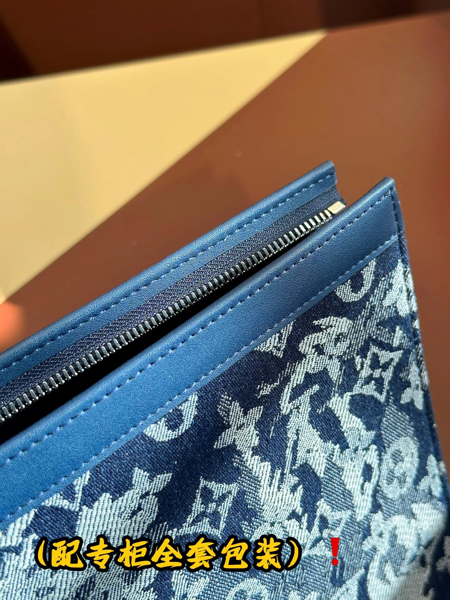 TechFriendly Louis Vuitton Clutch Bags 56308