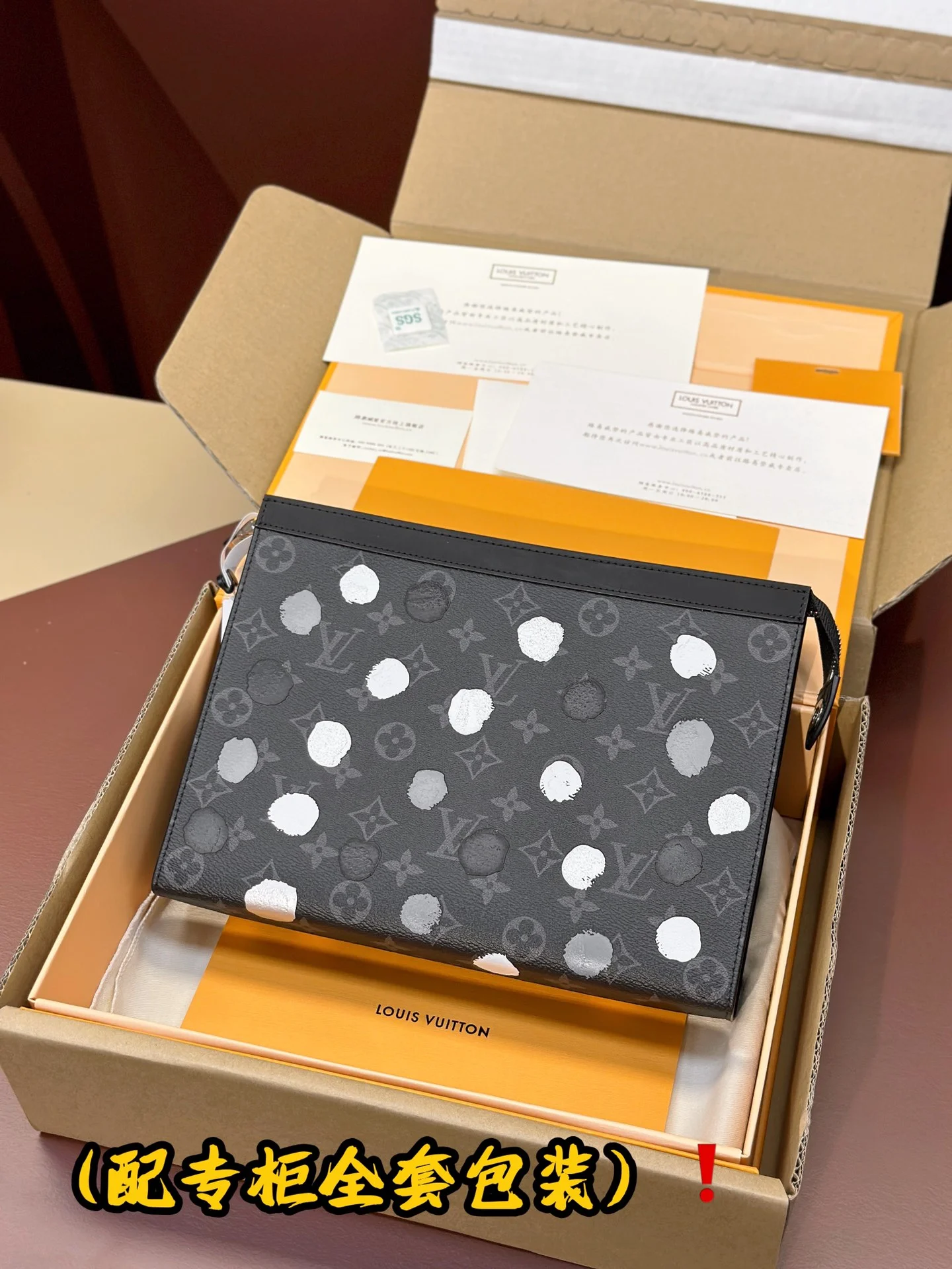 SunProtective Louis Vuitton Clutch Bags 56291