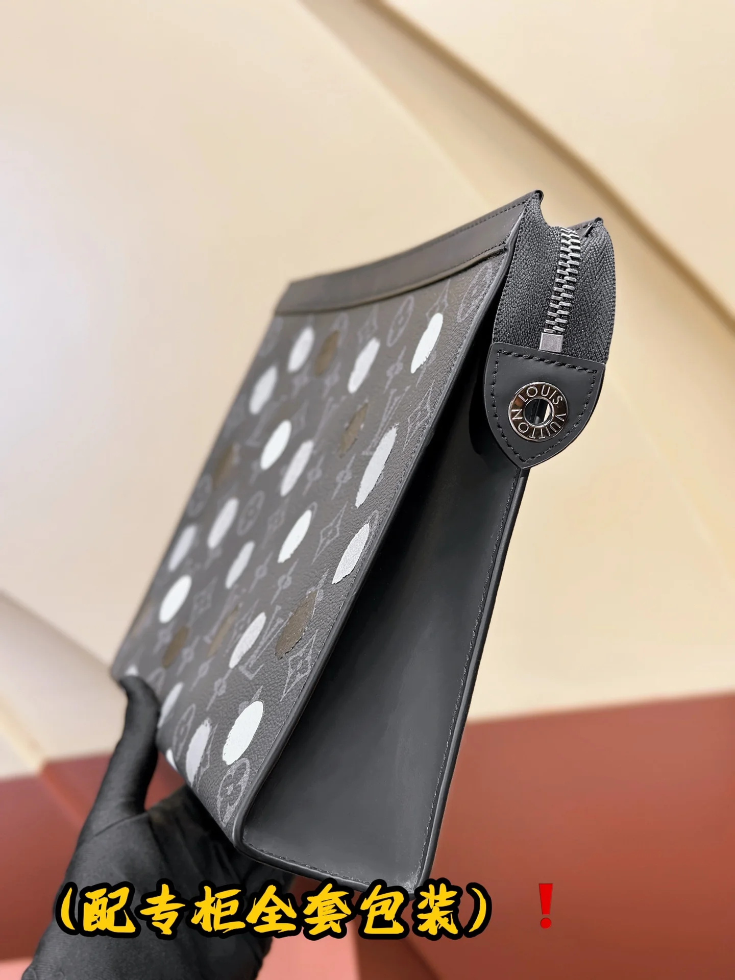 SunProtective Louis Vuitton Clutch Bags 56291