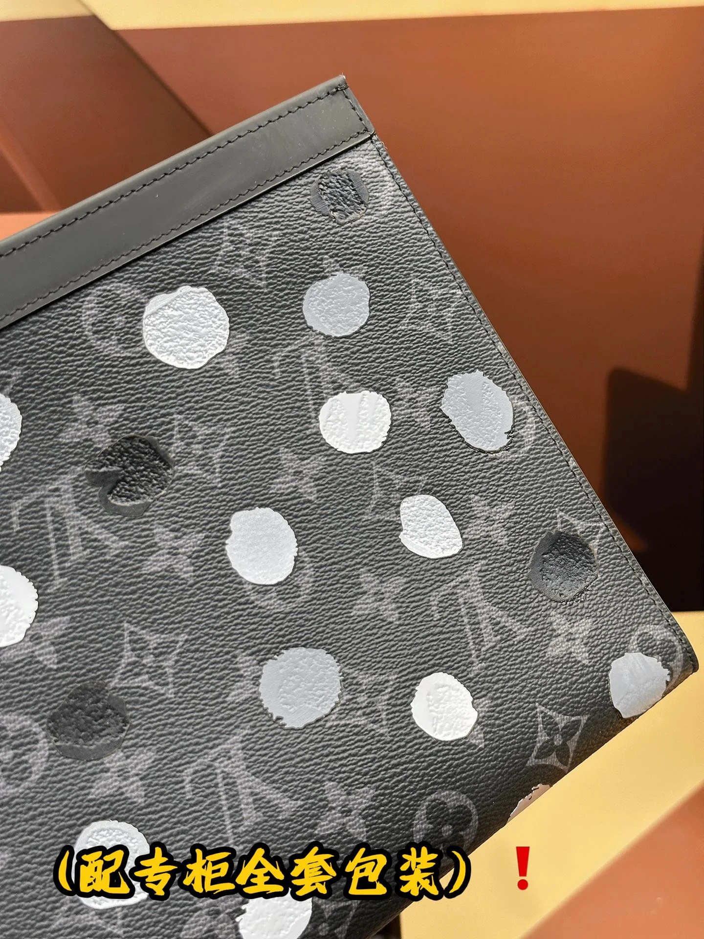 SunProtective Louis Vuitton Clutch Bags 56291