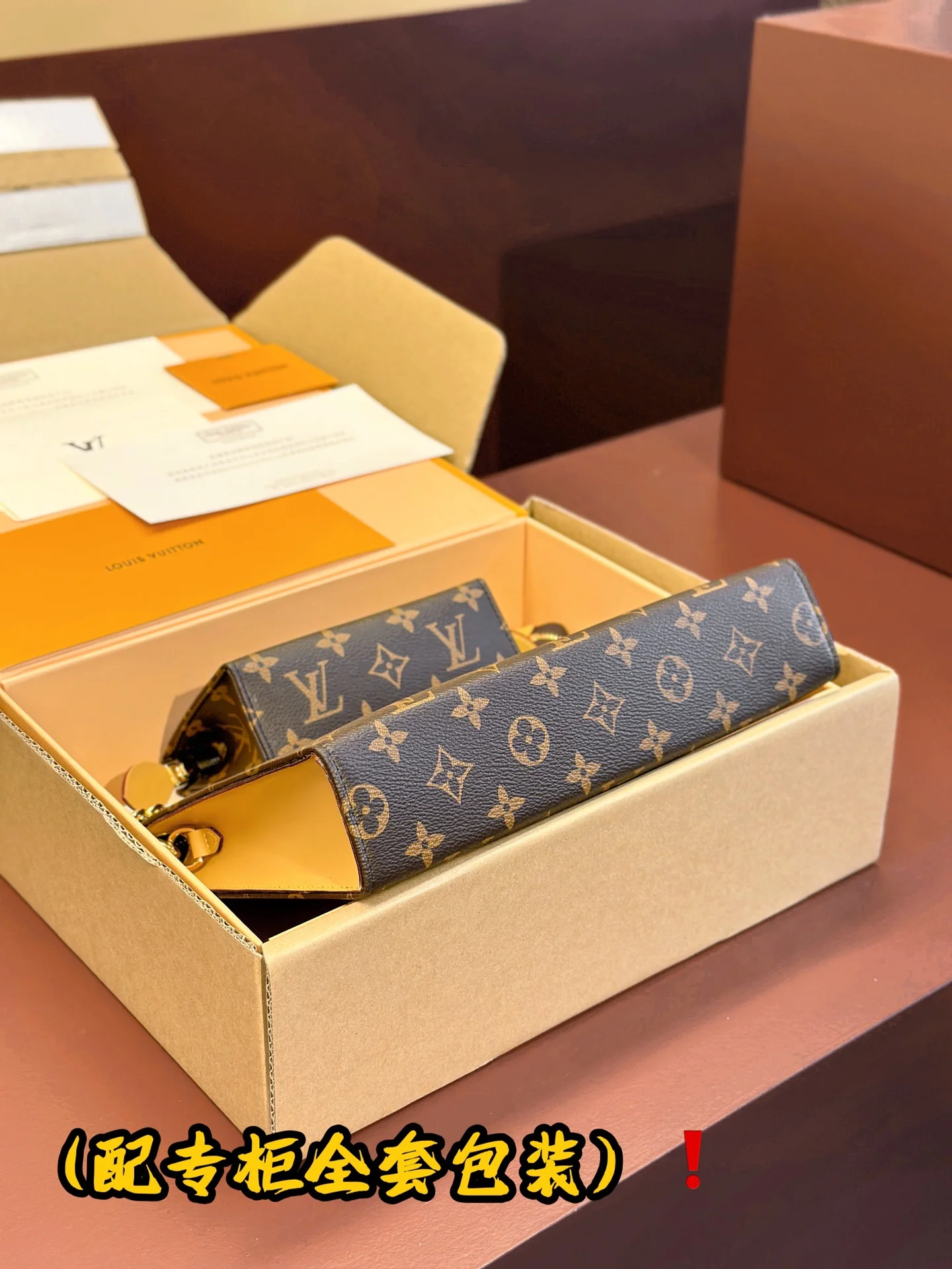 WeatherProof Louis Vuitton Clutch Bags 56289