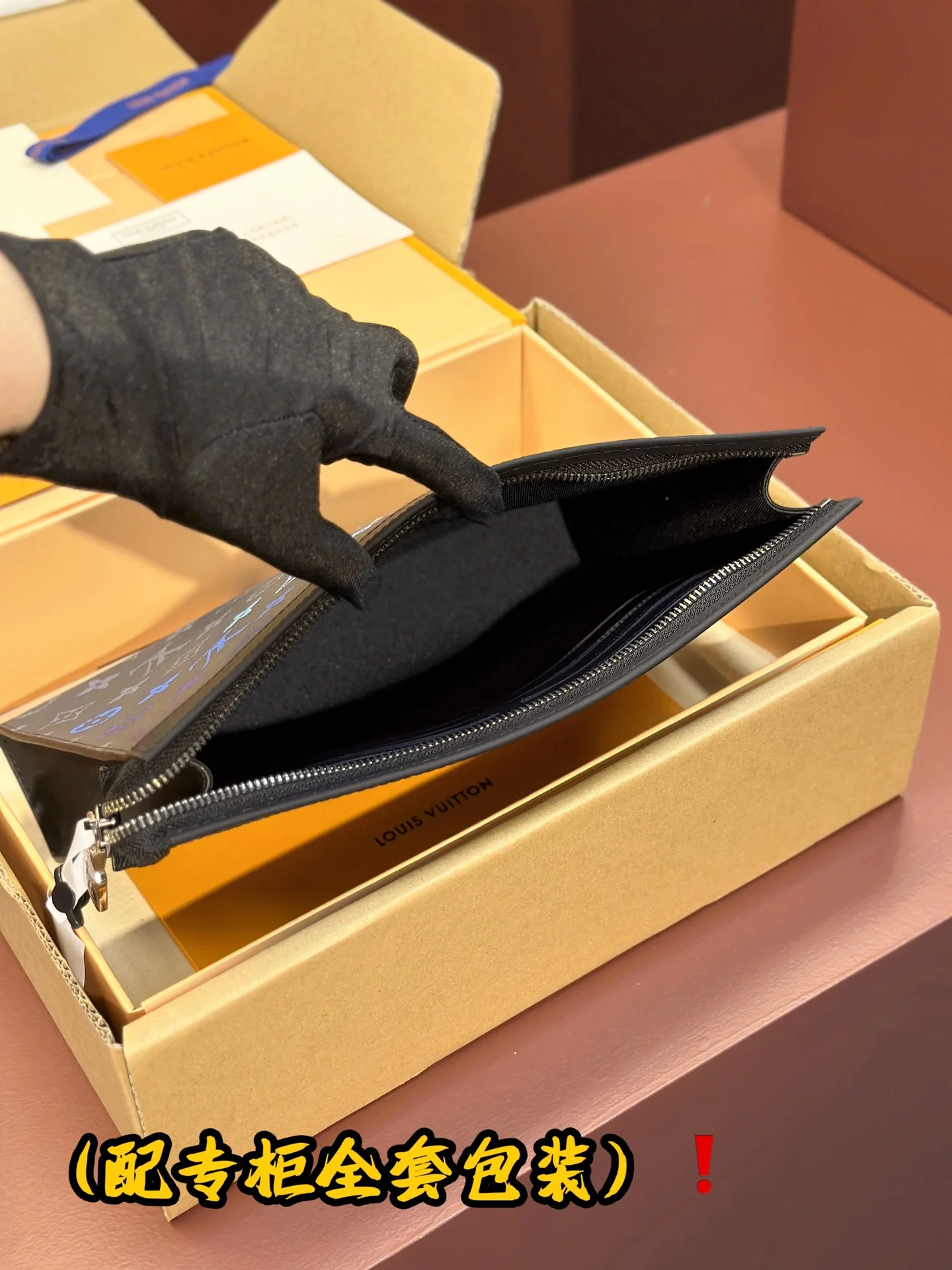 Classic Louis Vuitton Clutch Bags 56282