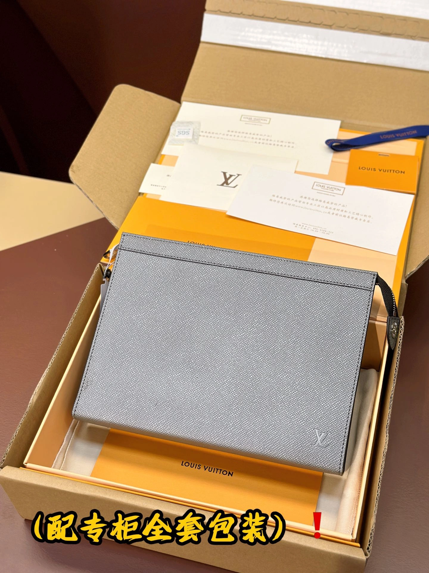 Louis Vuitton Clutch Bags Unisex 56317