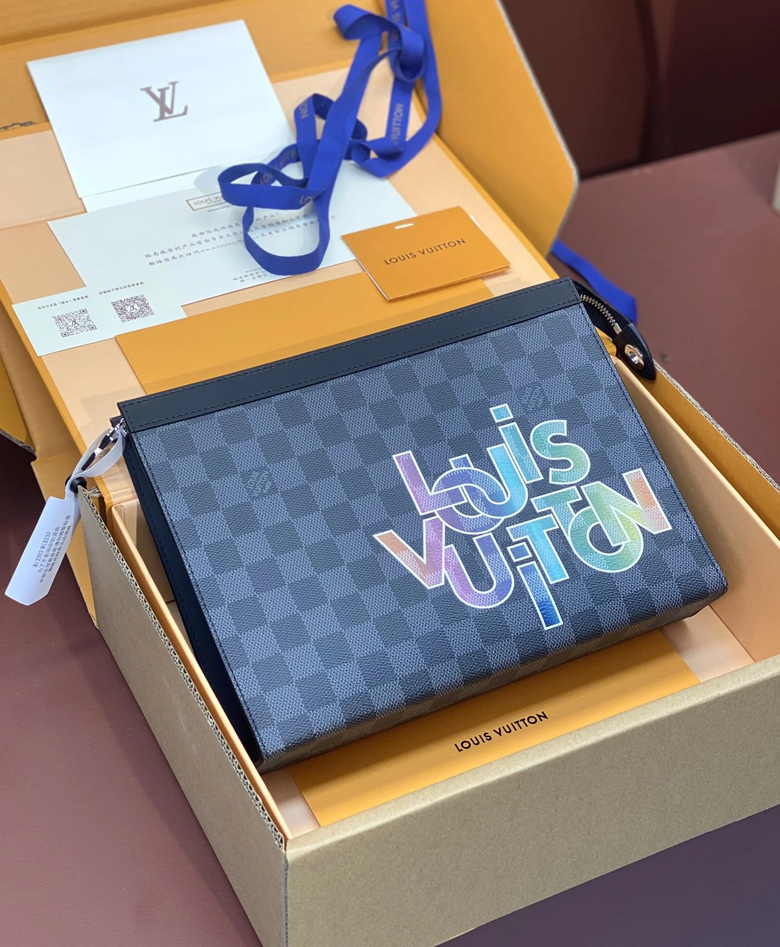 Refined Louis Vuitton Clutch Bags 56299