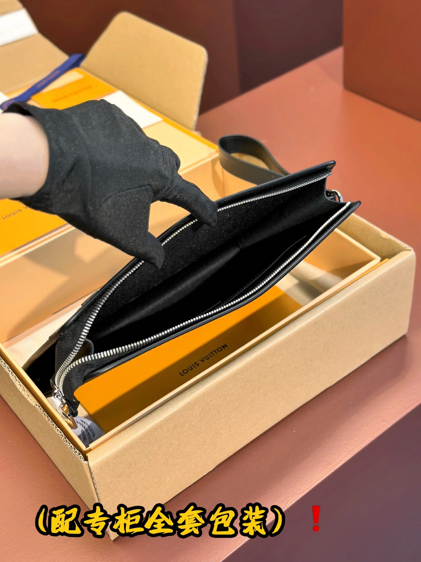 SunProtective Louis Vuitton Clutch Bags 56264