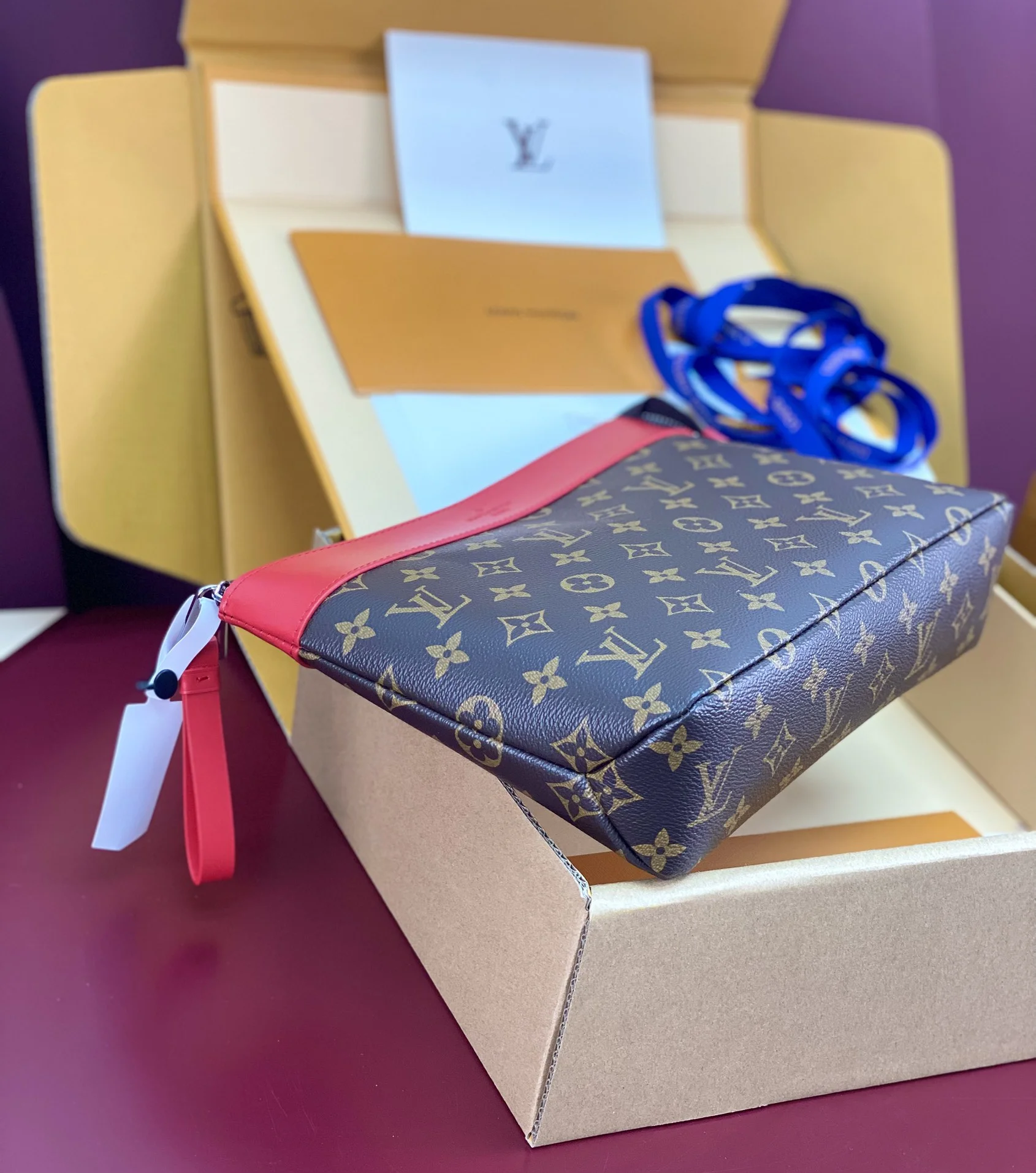 Louis Vuitton Clutch Bags Breathable 56240