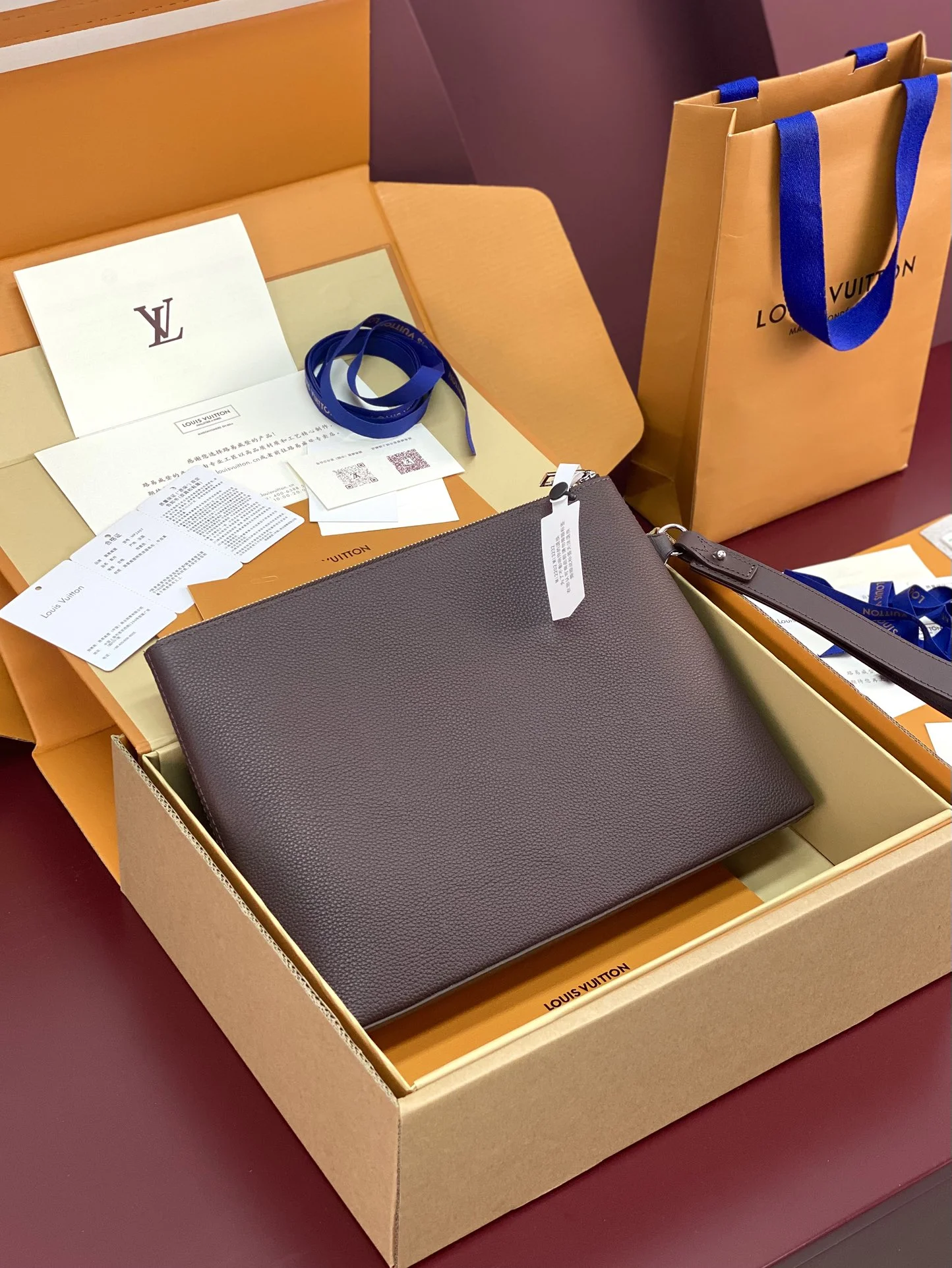 Unisex Louis Vuitton Clutch Bags 56306
