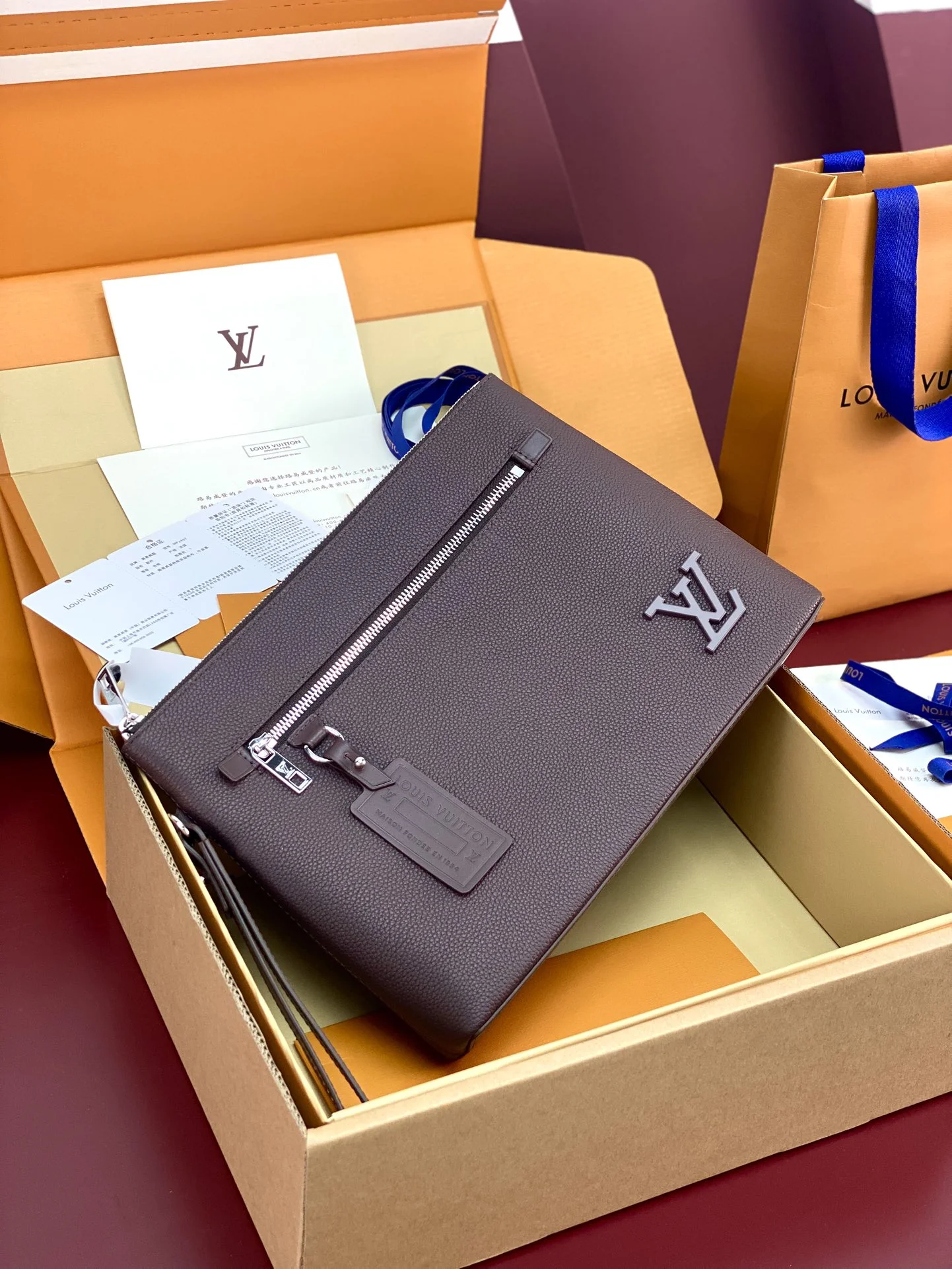 Unisex Louis Vuitton Clutch Bags 56306