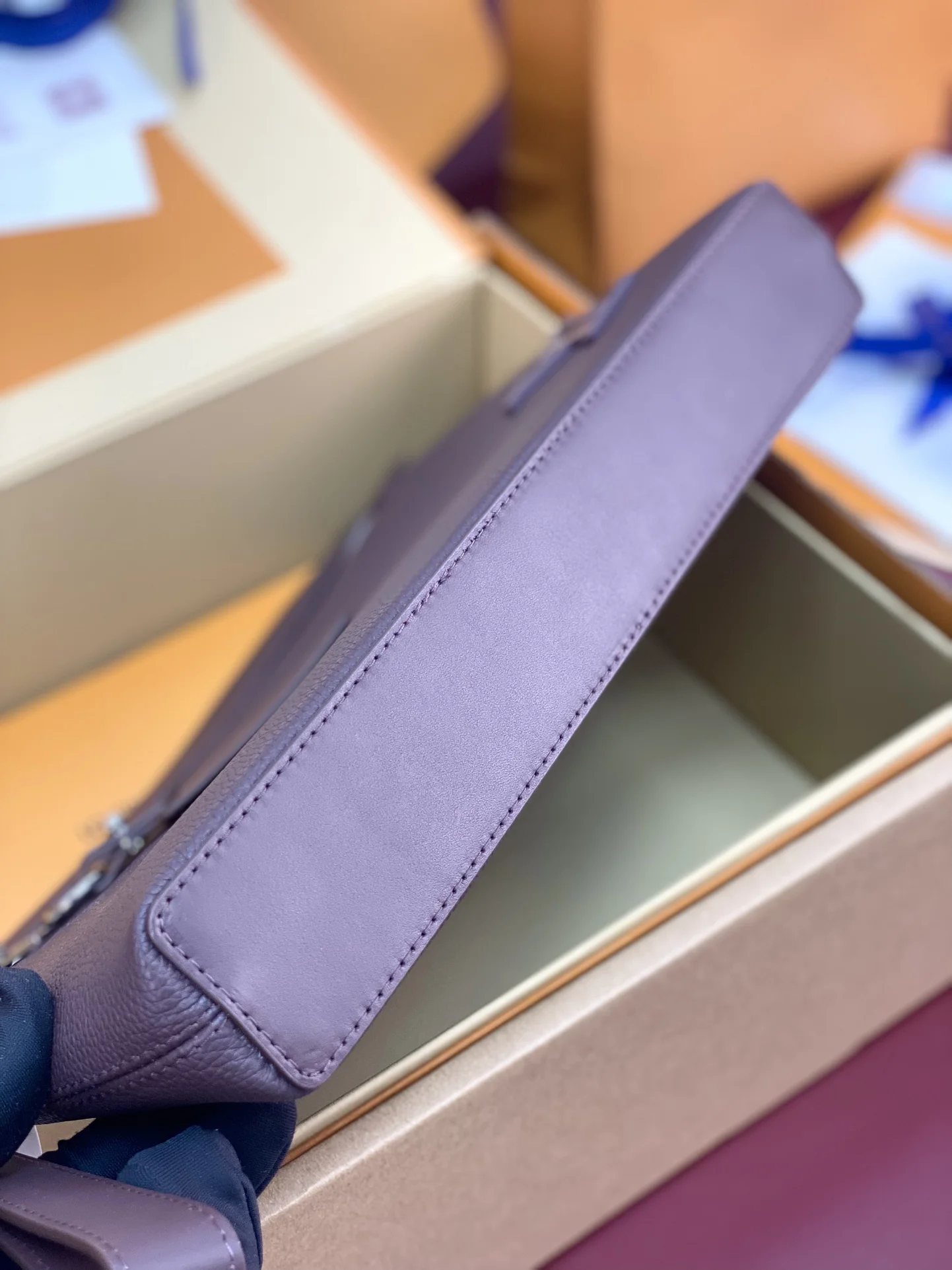 Unisex Louis Vuitton Clutch Bags 56306