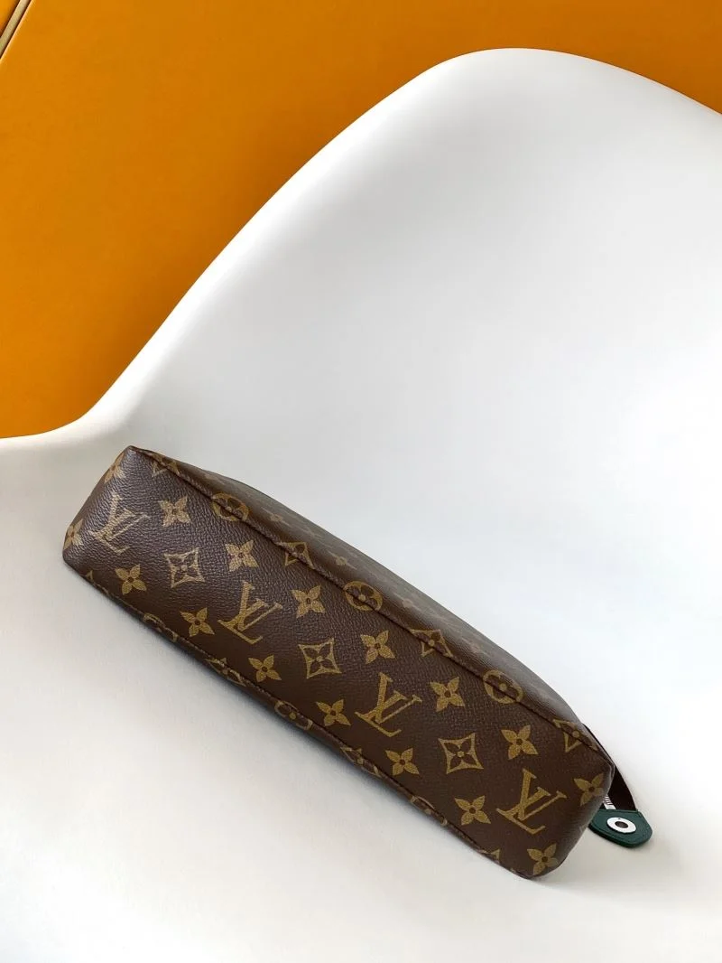 Affordable Louis Vuitton Clutch Bags 39769