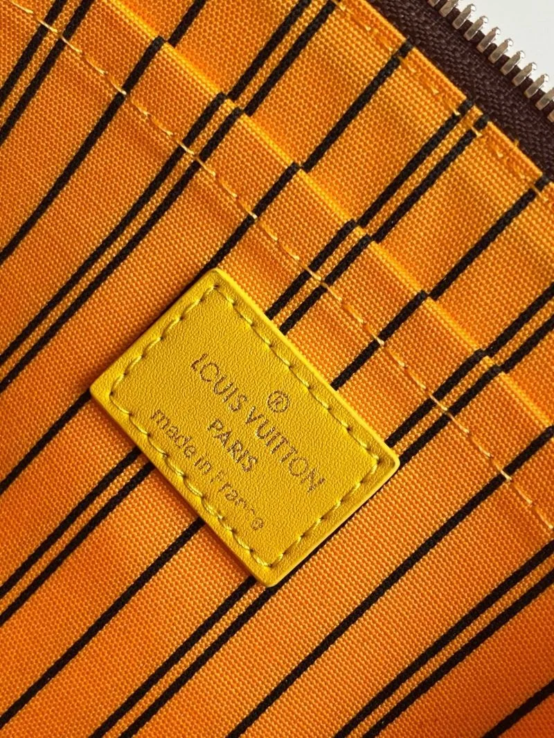 Louis Vuitton Clutch Bags Vibrant 39762