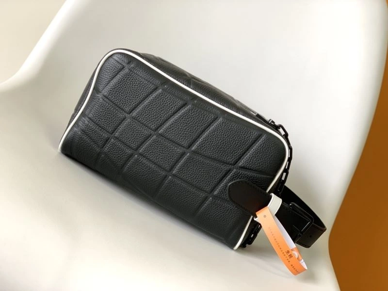 Lightweight Louis Vuitton Cosmetic Bags 94365