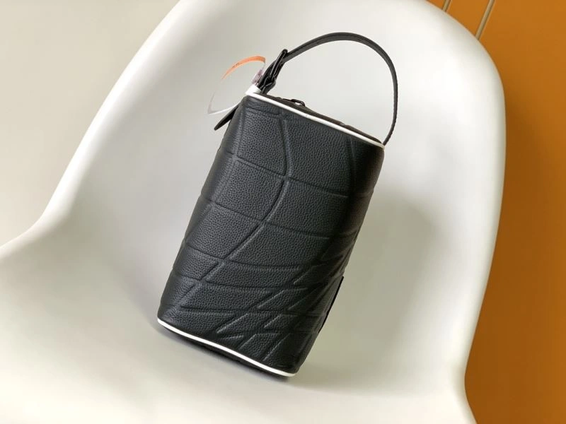 Lightweight Louis Vuitton Cosmetic Bags 94365