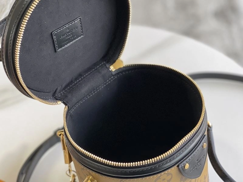 UrbanChic Louis Vuitton Cosmetic Bags 94367