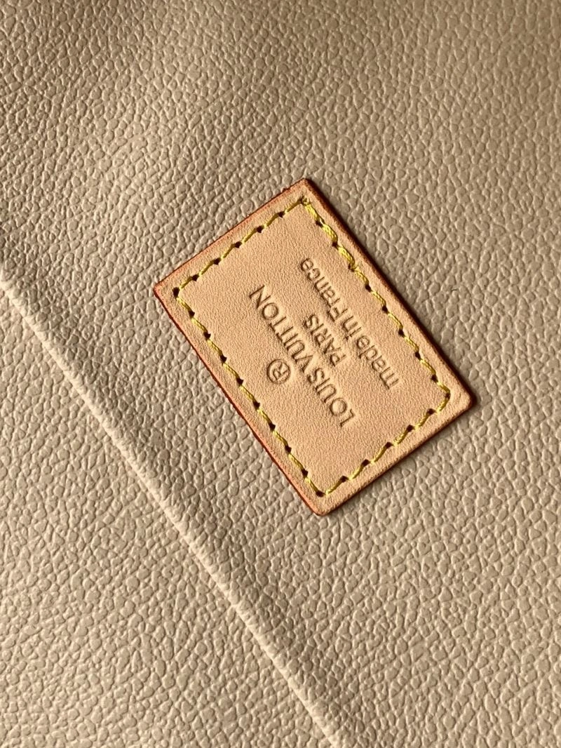 Louis Vuitton Cosmetic Bags Trendy 93792
