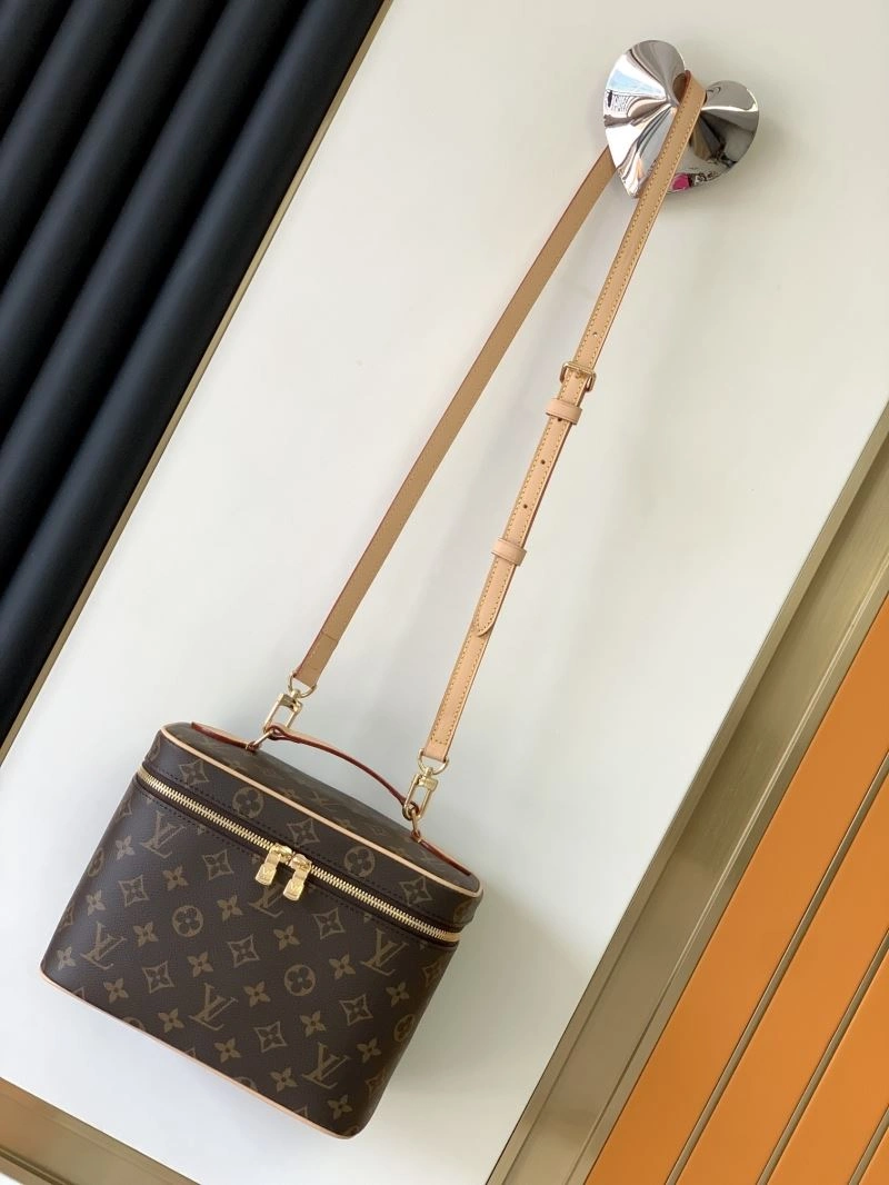 Louis Vuitton Cosmetic Bags Trendy 93792