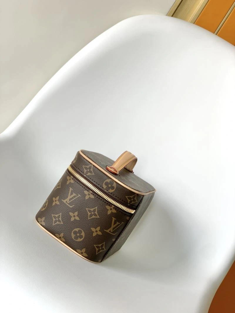 Versatile Louis Vuitton Cosmetic Bags 93802