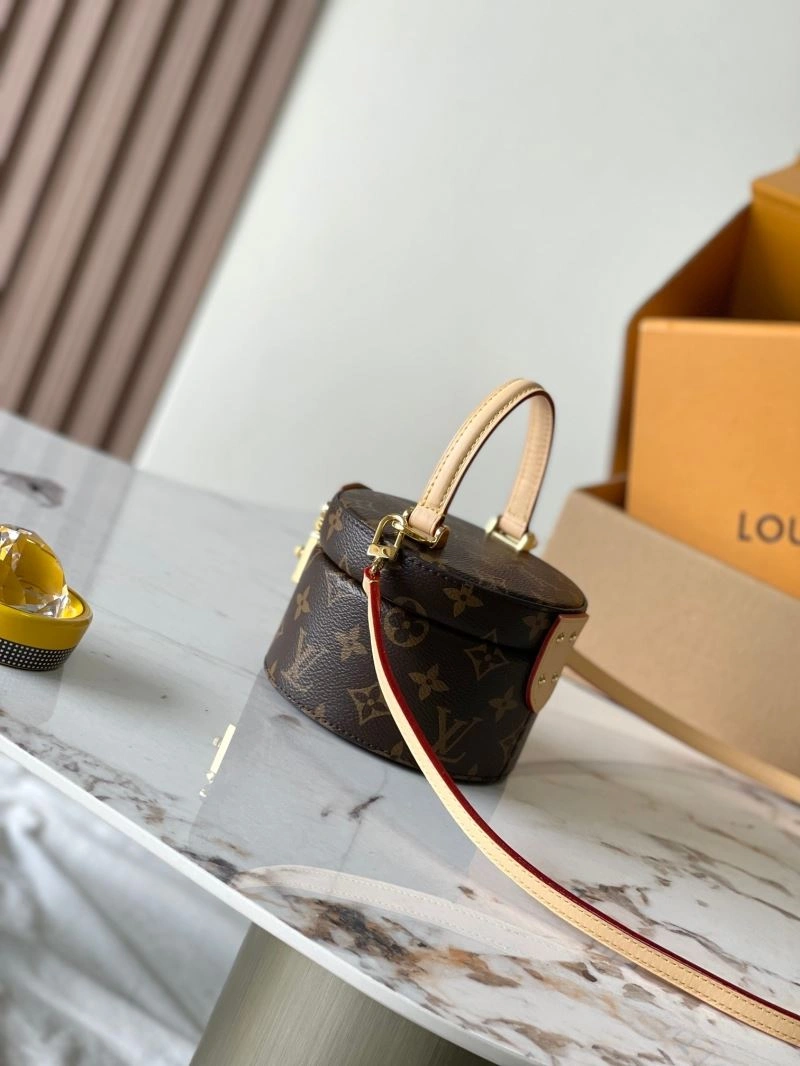 Louis Vuitton Cosmetic Bags Cozy 93653